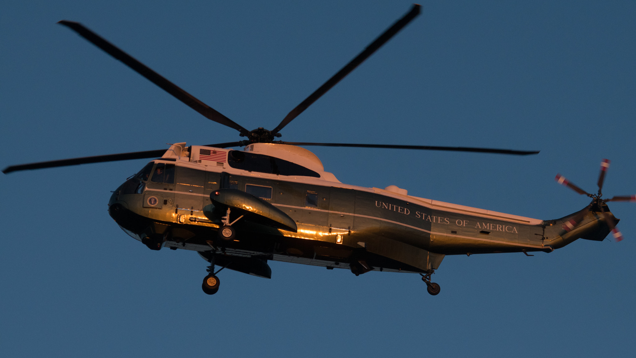Sigma 150-500mm F5-6.3 DG OS HSM sample photo. Marine one at sunset photography