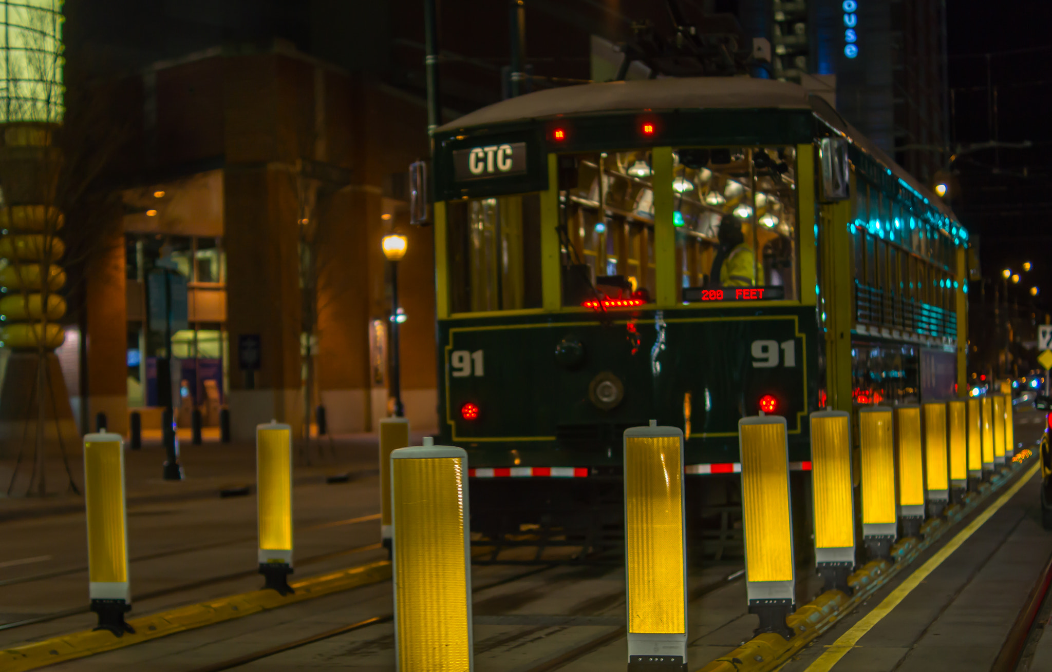 Sony SLT-A65 (SLT-A65V) + Sony DT 35mm F1.8 SAM sample photo. Street car at night photography