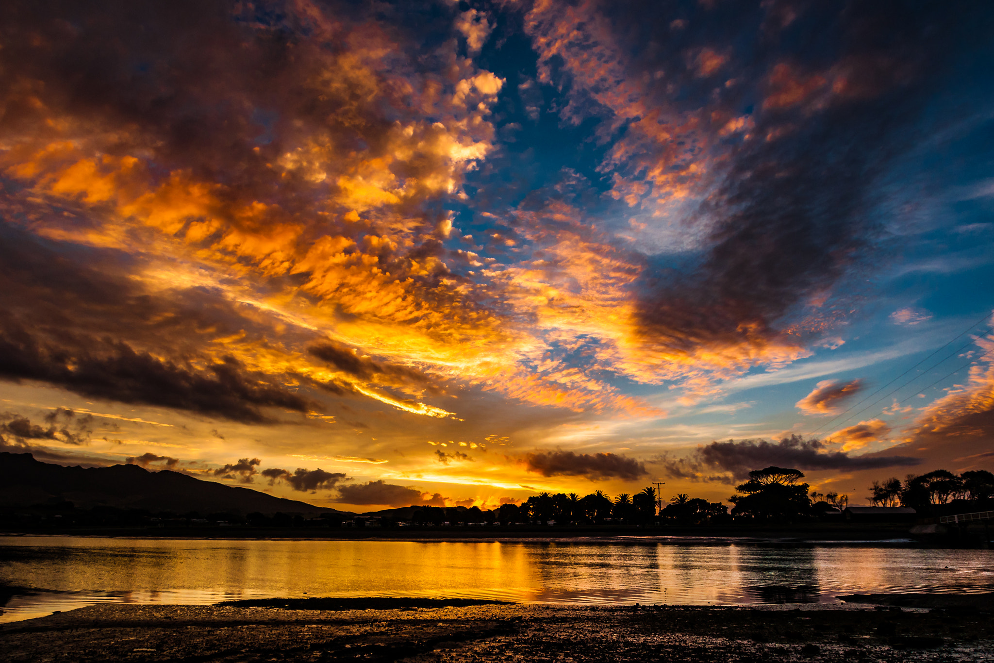 Sony Alpha DSLR-A700 sample photo. A raglan sunset photography