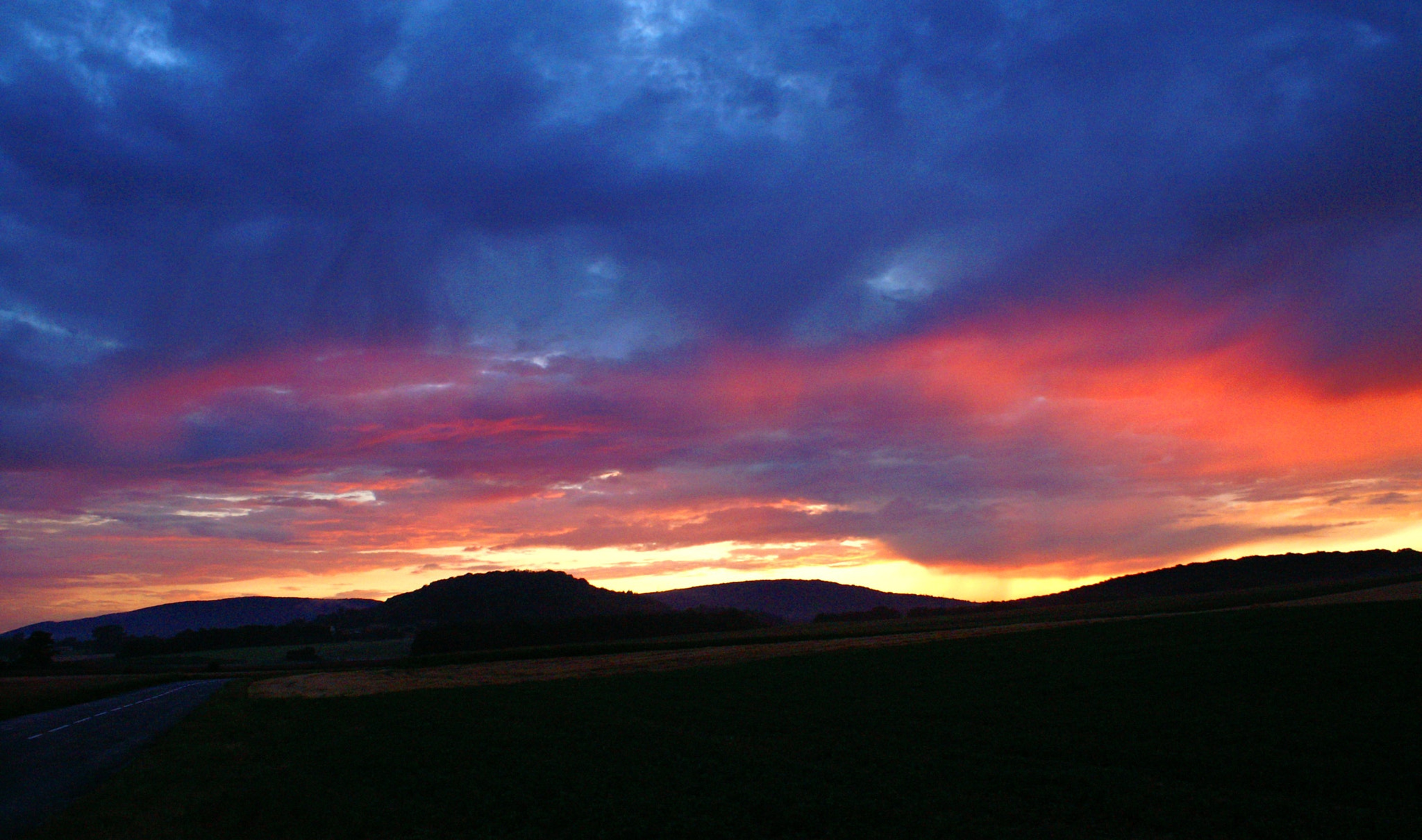 KONICA MINOLTA DYNAX 5D sample photo. Coucher avant l'orage photography