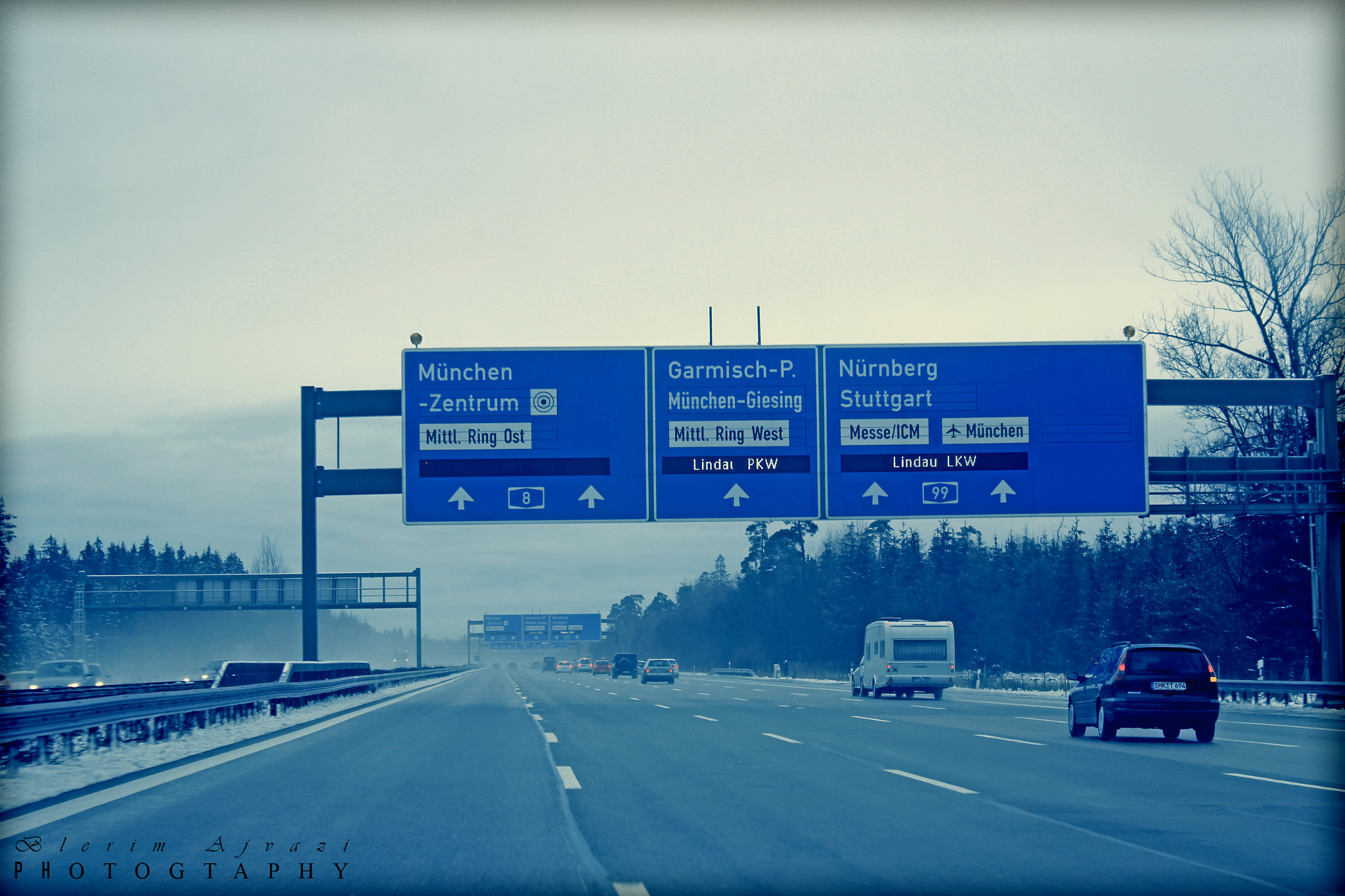 Canon EOS 550D (EOS Rebel T2i / EOS Kiss X4) + Canon EF-S 18-55mm F3.5-5.6 III sample photo. Highway to munchen photography