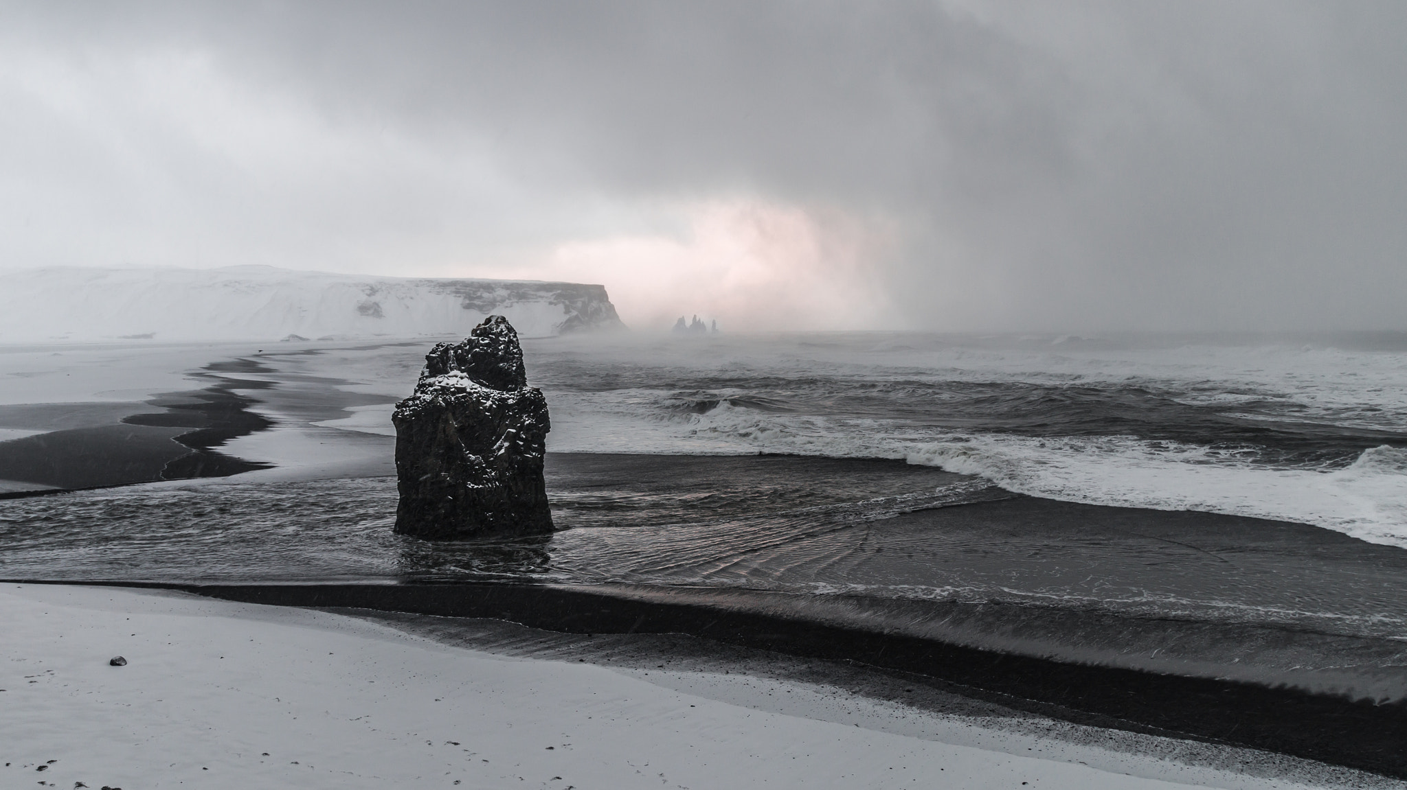 10-20mm F3.5 sample photo. Reynisfjara beach in winter photography