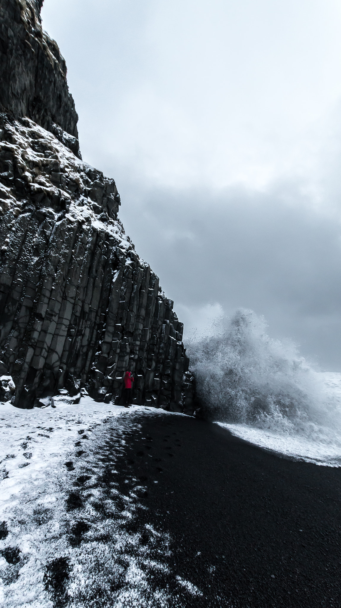 Sony SLT-A57 + Sigma 10-20mm F3.5 EX DC HSM sample photo. Basalt cave at reynisfjara beach photography