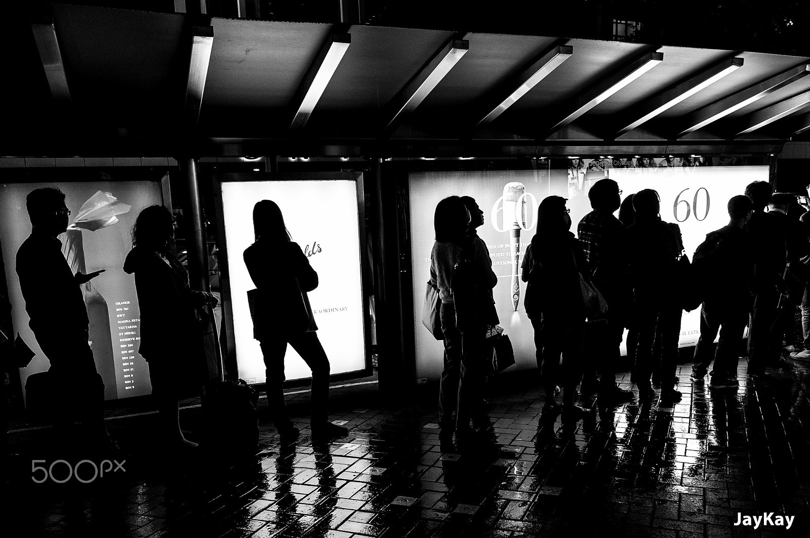 Sony Alpha NEX-6 + ZEISS Touit 12mm F2.8 sample photo. Waiting in line photography