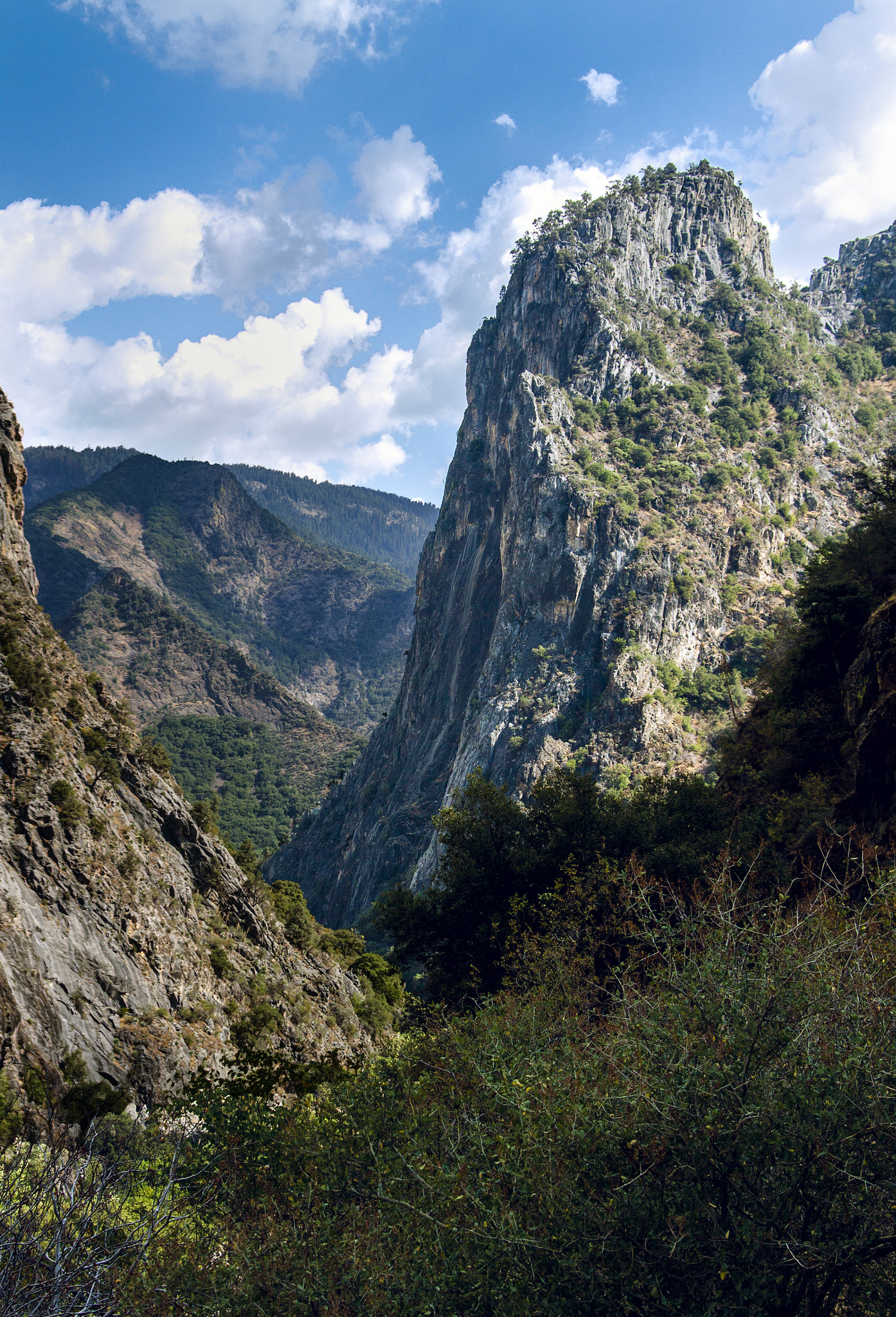 Canon EOS 50D + Tamron 18-270mm F3.5-6.3 Di II VC PZD sample photo. Windy cliffs photography