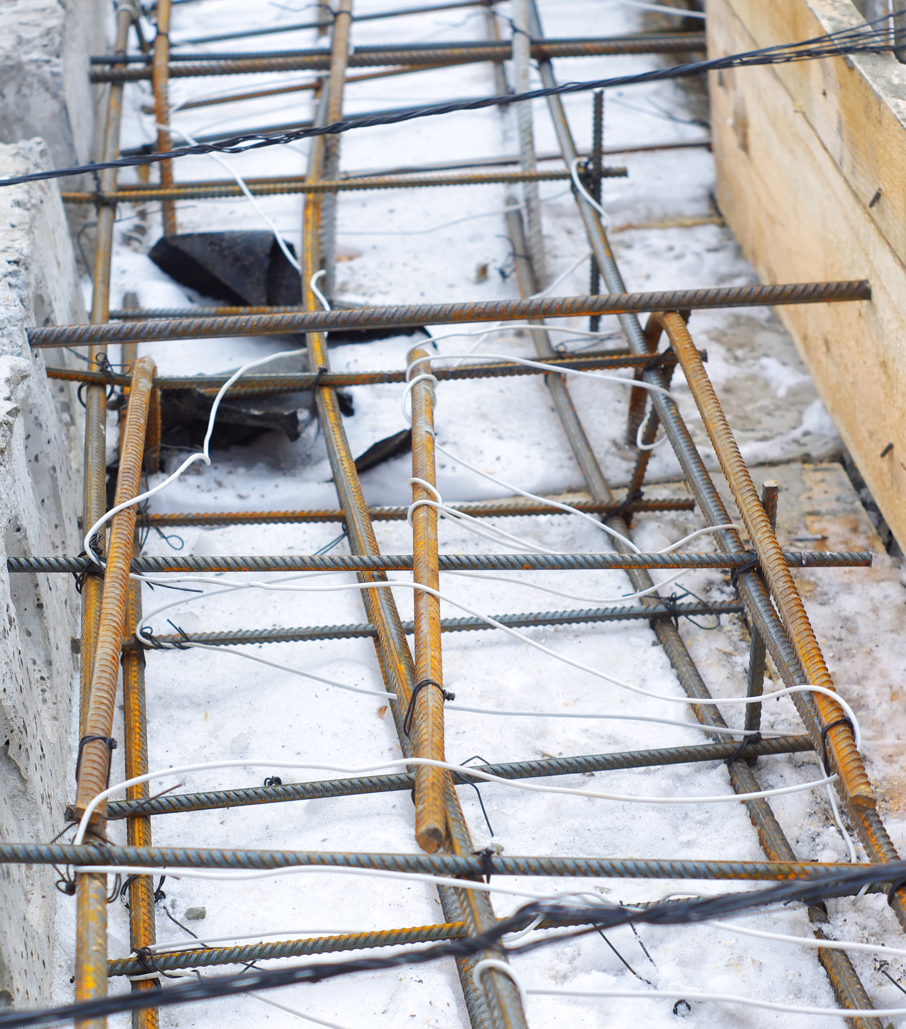 Pentax K-x + A Series Lens sample photo. Wire for heating concrete in winter season photography
