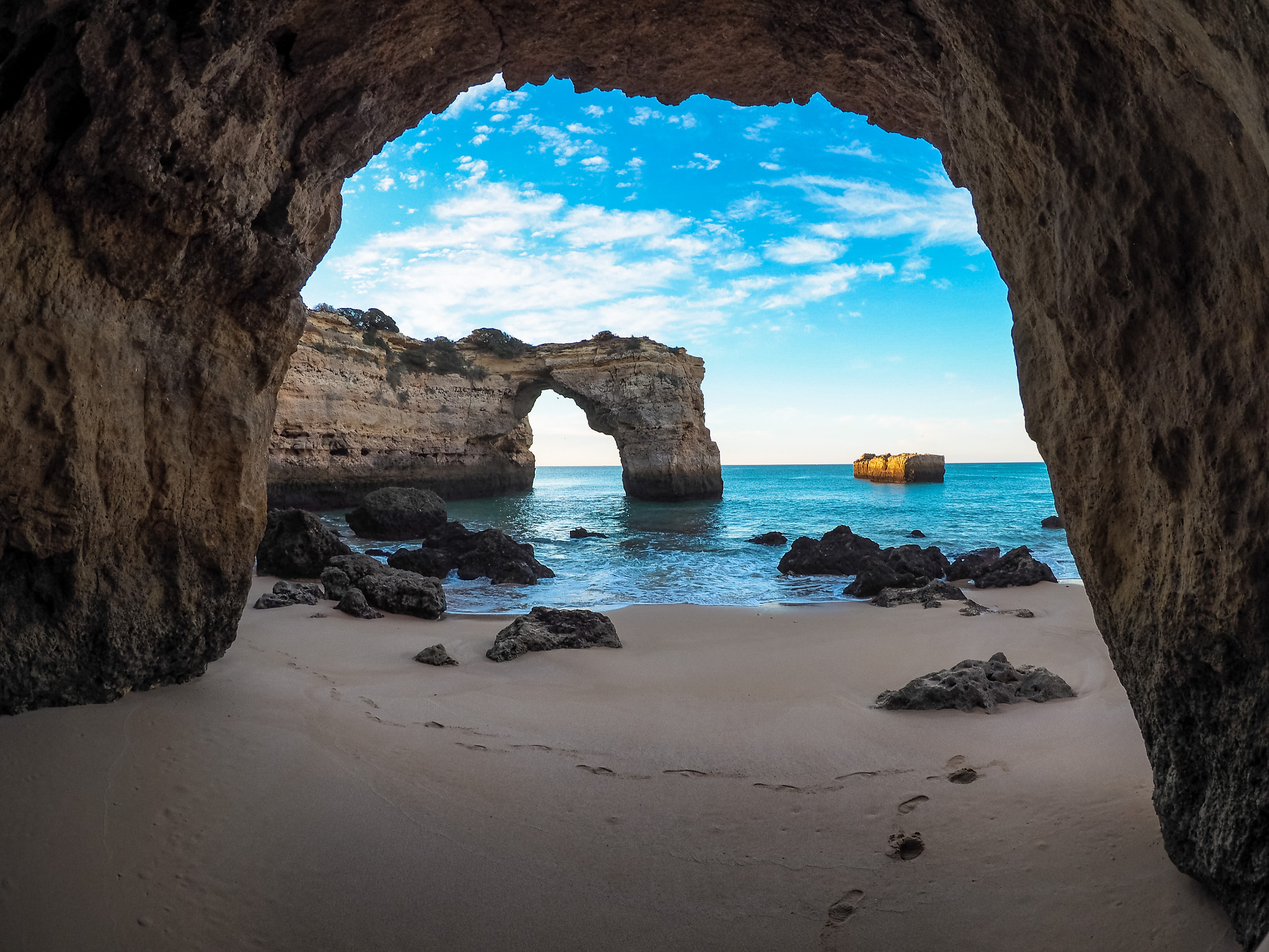 Olympus OM-D E-M1 + LUMIX G FISHEYE 8/F3.5 sample photo. Praia de albandeira photography