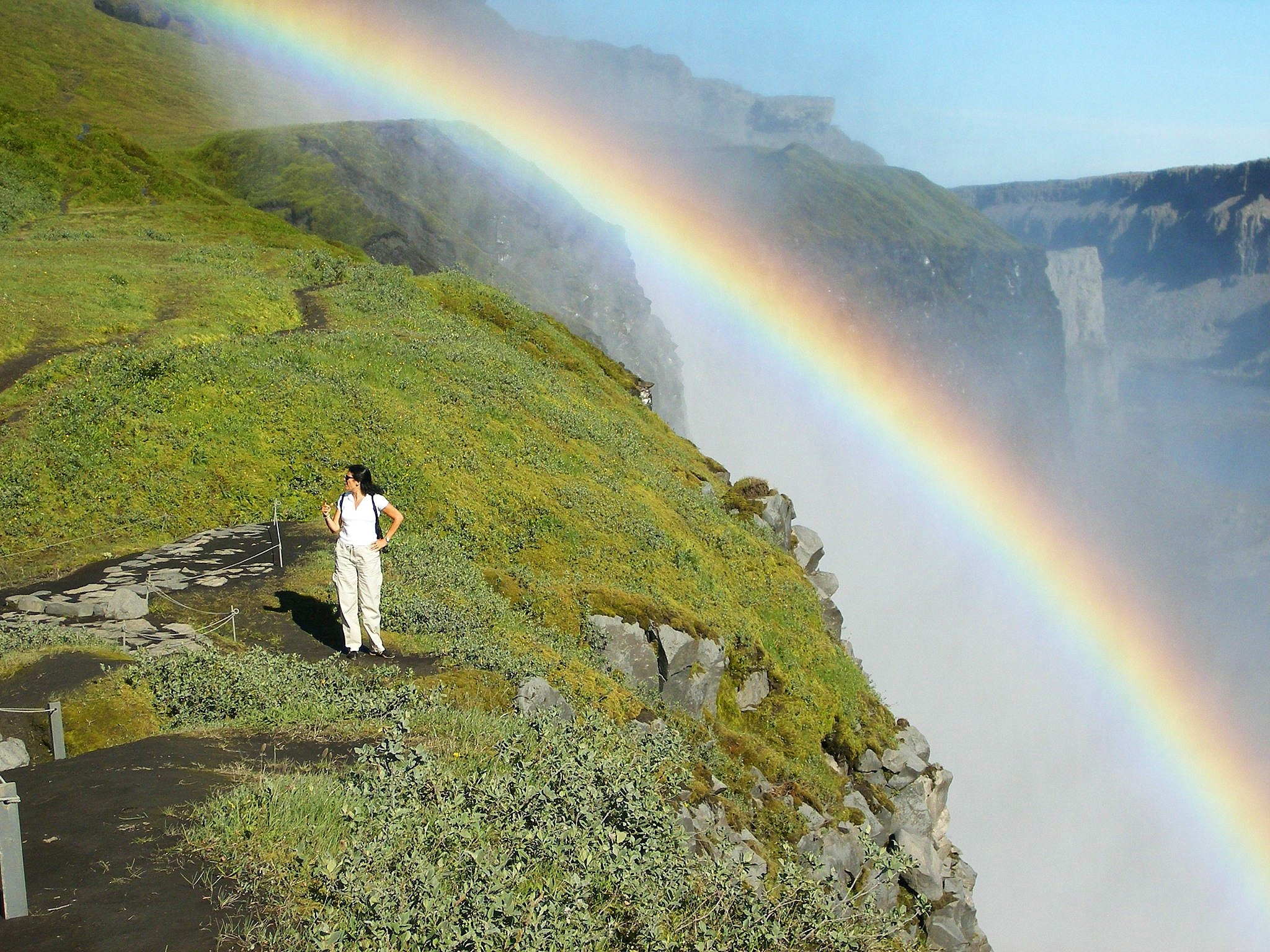 Fujifilm FinePix F460 sample photo. Arco iris en islandia photography