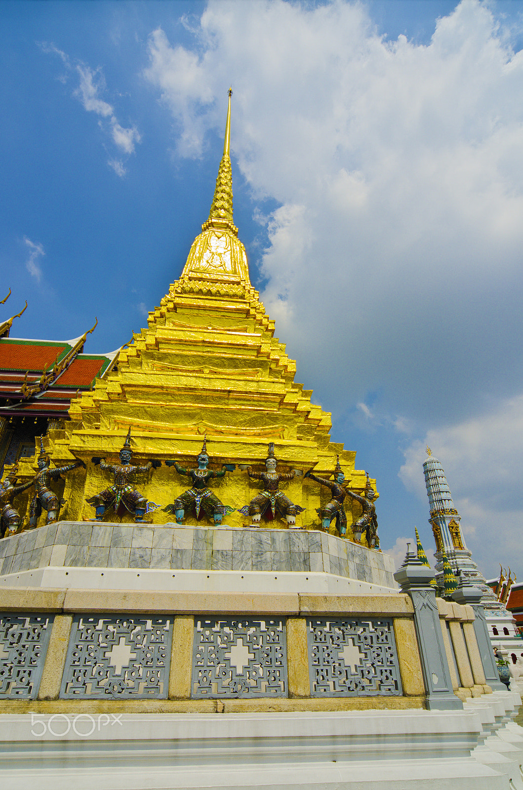 Sigma AF 10-20mm F4-5.6 EX DC sample photo. Golden tower photography