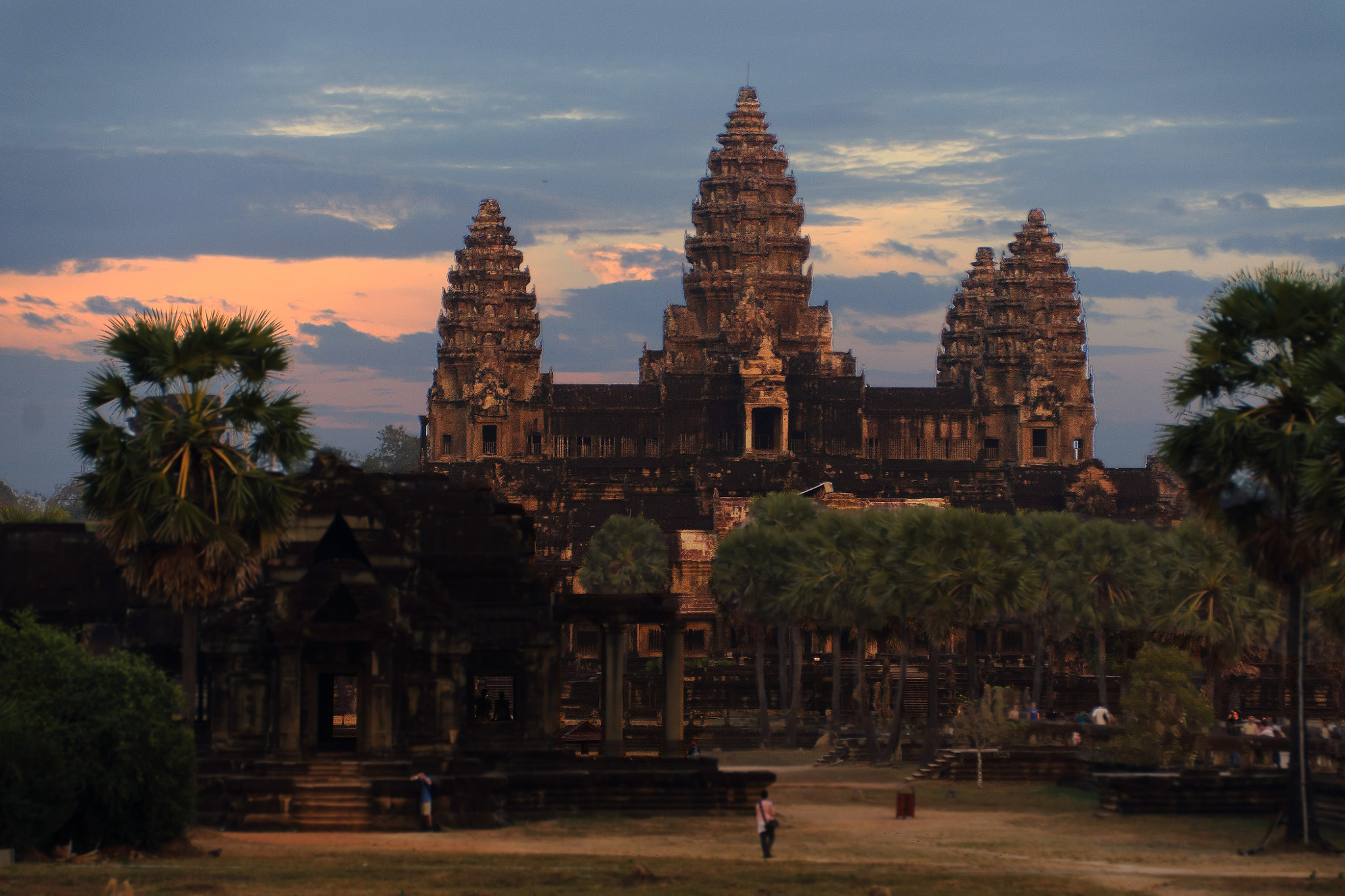Sigma 18-200mm F3.5-6.3 II DC OS HSM sample photo. Angkor wat, 6 pm photography