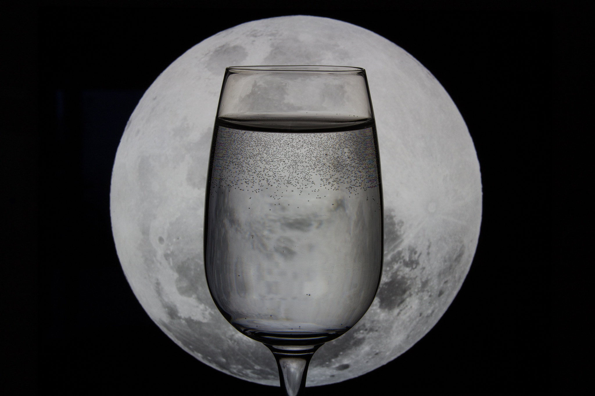 Canon EOS 100D (EOS Rebel SL1 / EOS Kiss X7) + Canon EF 500mm F4L IS USM sample photo. Glass moon photography