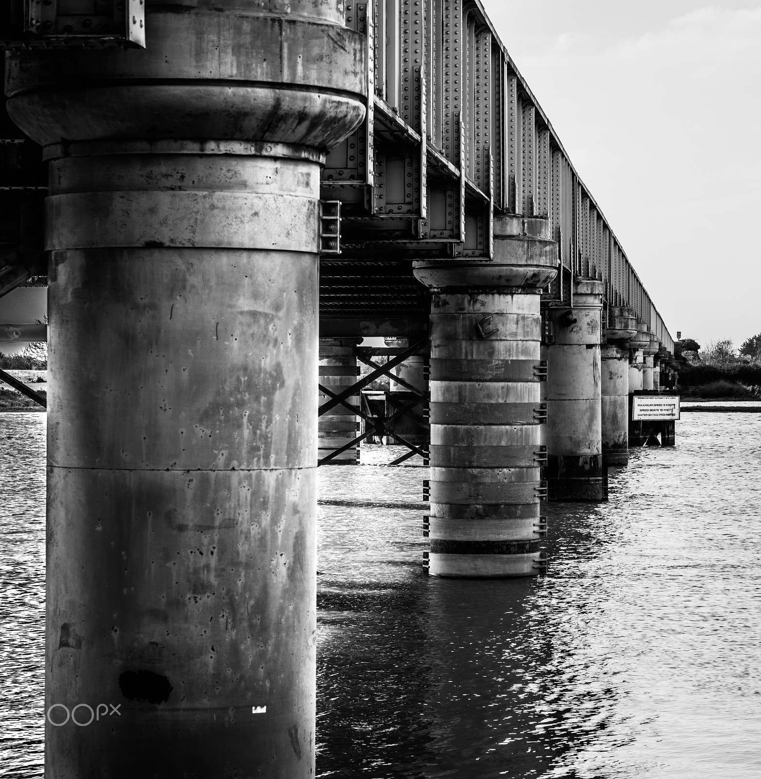 Canon EOS 5DS + Canon EF 85mm F1.8 USM sample photo. Railway bridge photography