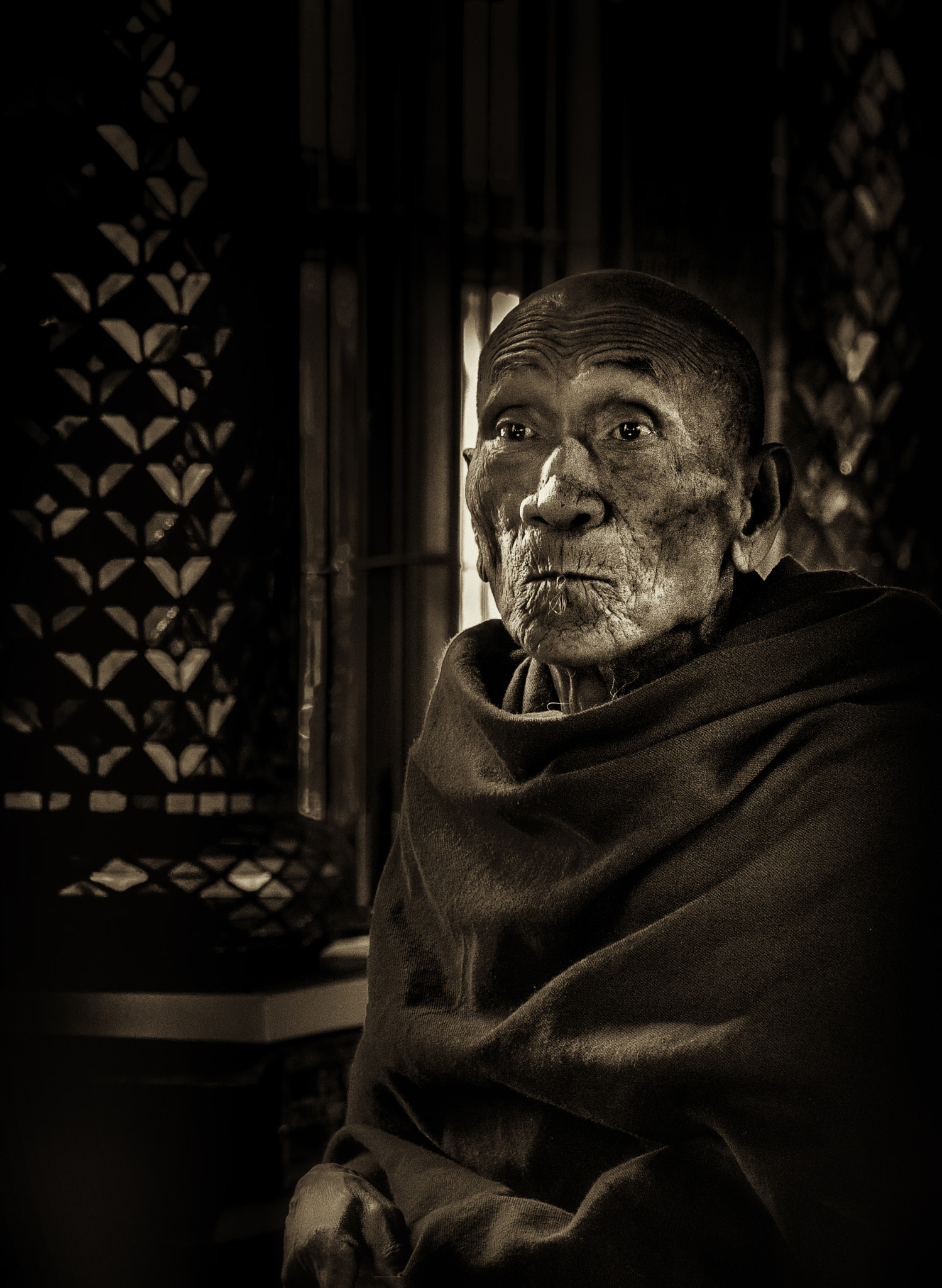 Nikon D4 sample photo. Elderly buddhist monk photography