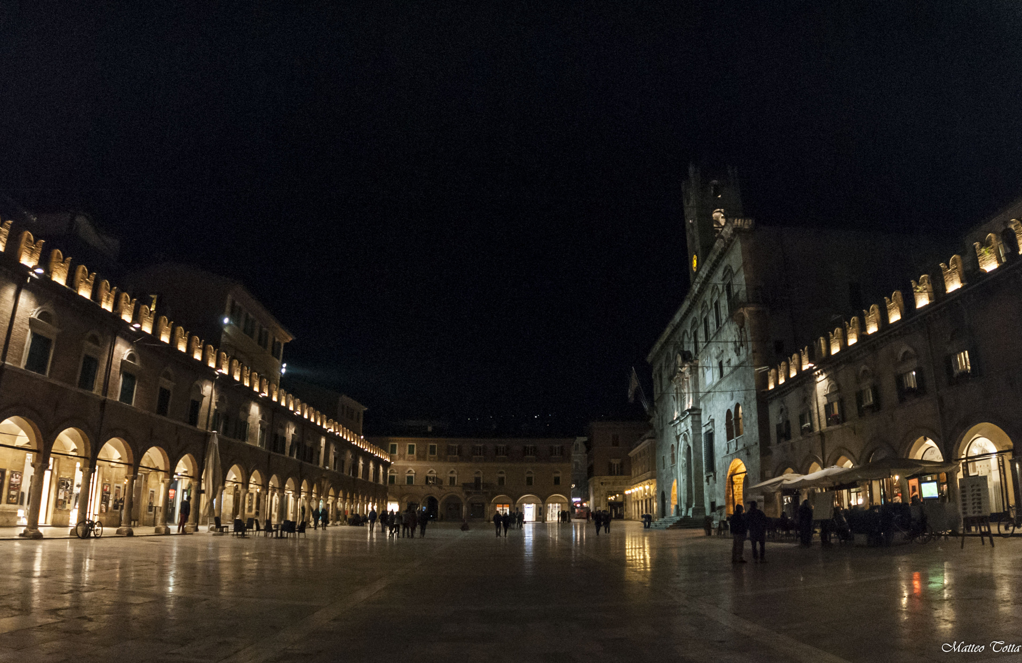 Sigma 10-20mm F4-5.6 EX DC HSM sample photo. Piazza del popolo  di ascoli photography