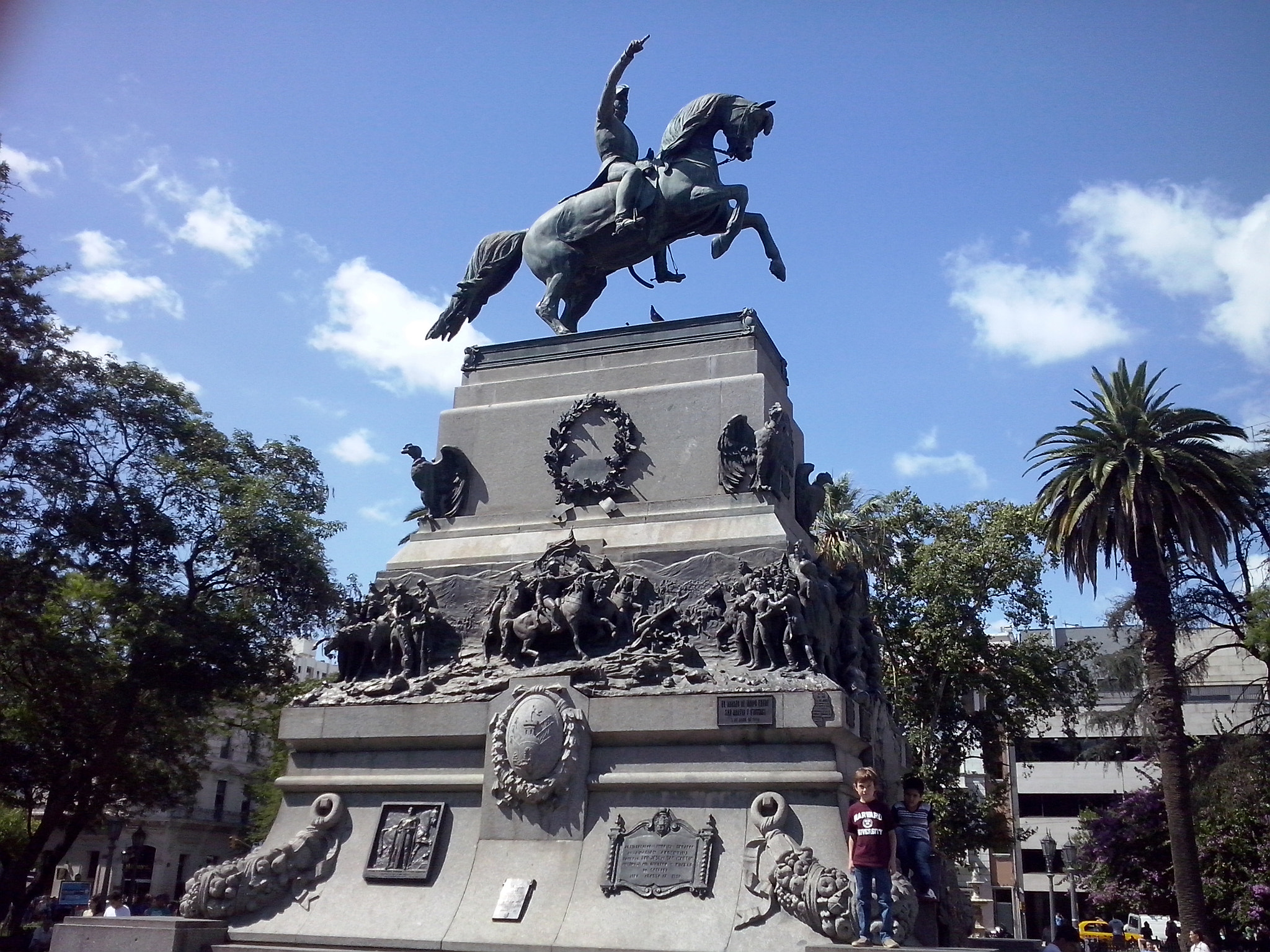 LG OPTIMUS L5 II sample photo. Isaias mix photography