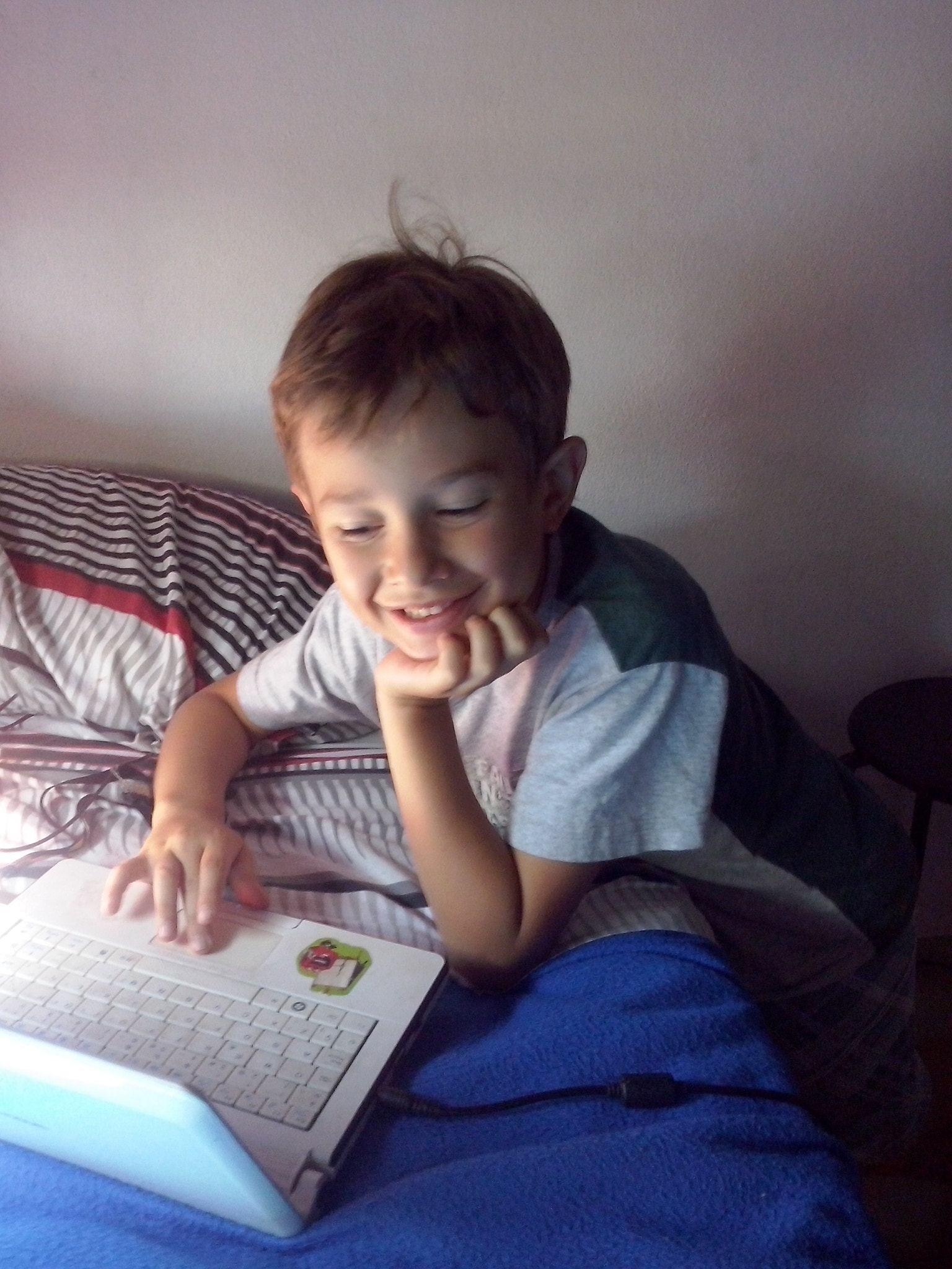 LG OPTIMUS L5 II sample photo. Isaias mix photography