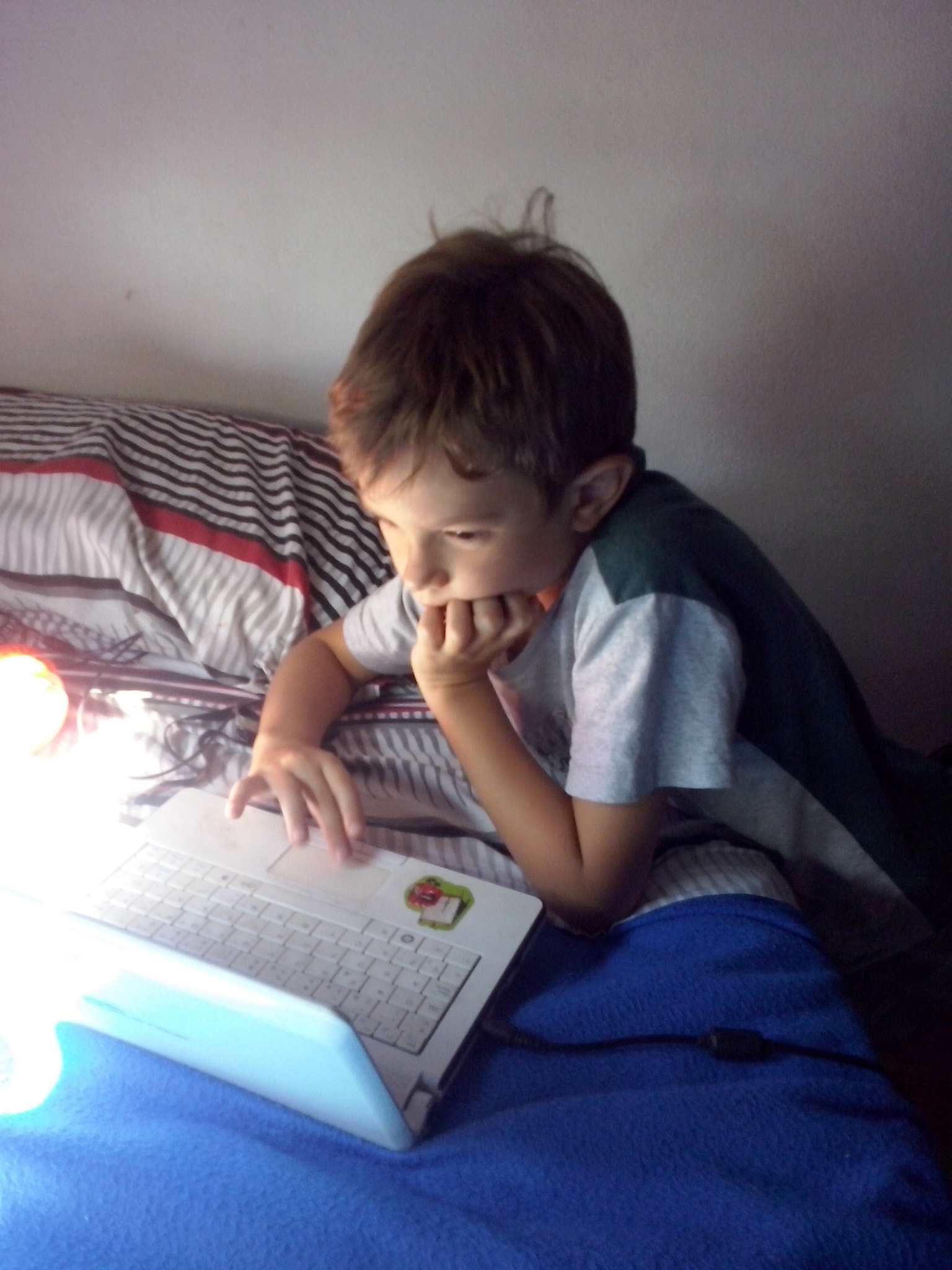 LG OPTIMUS L5 II sample photo. Isaias mix photography