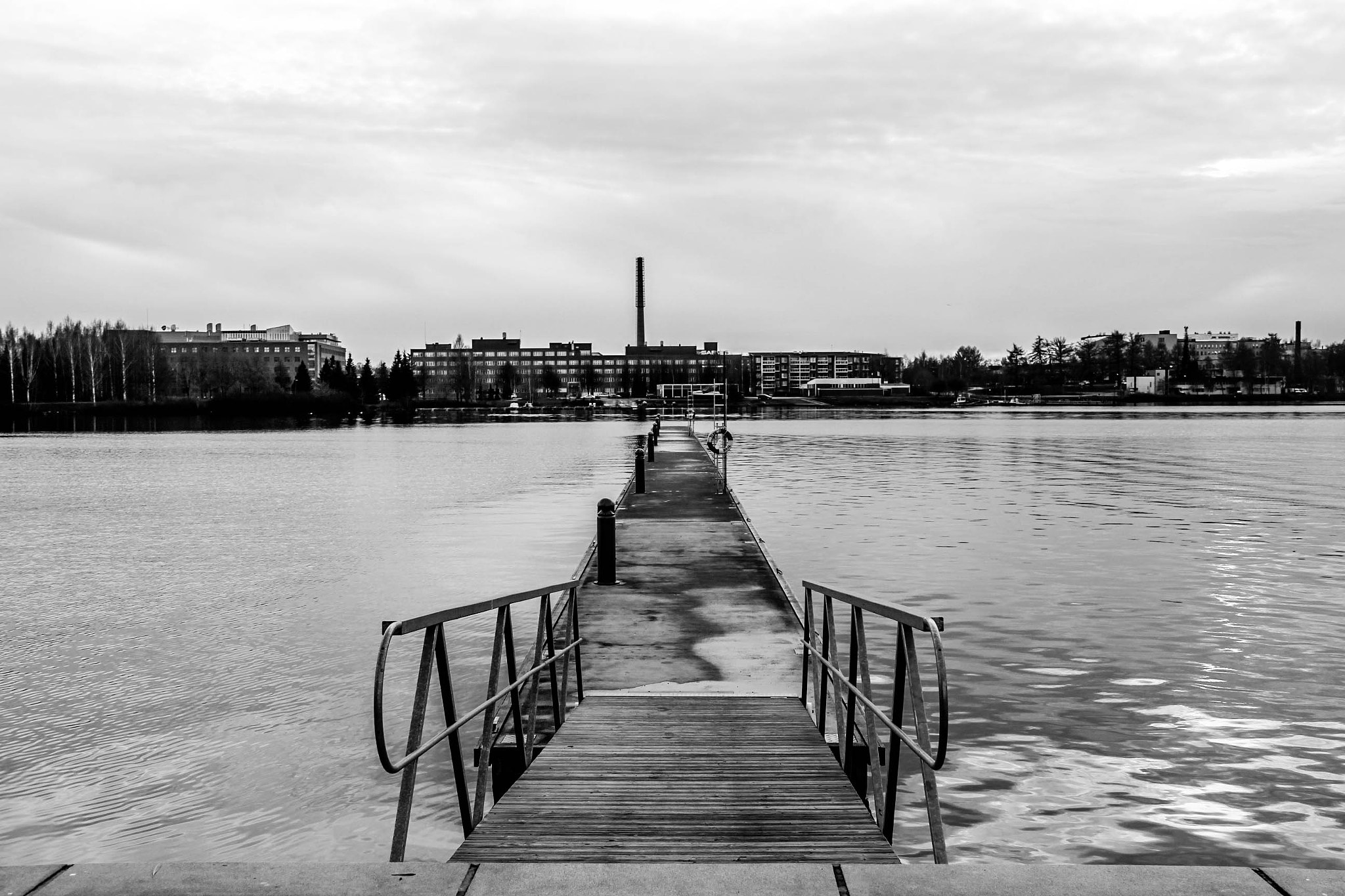 Canon EOS 550D (EOS Rebel T2i / EOS Kiss X4) sample photo. Bridge on lake photography