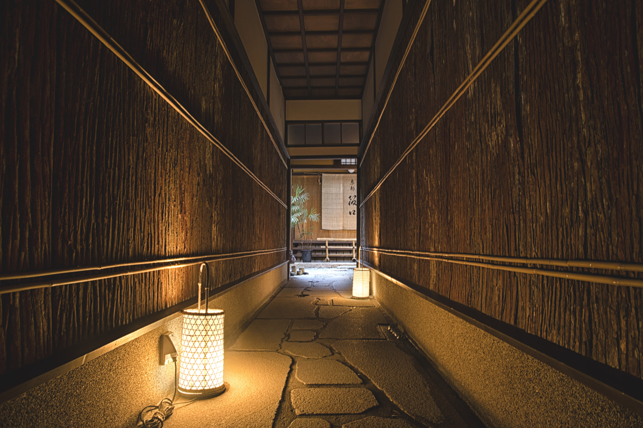 Minolta AF 28-85mm F3.5-4.5 New sample photo. Lonely alley photography