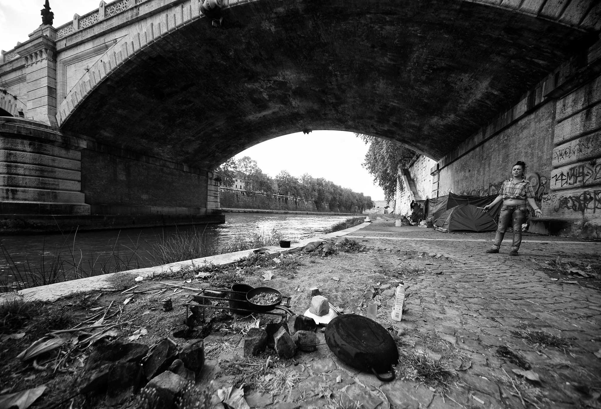 Sigma 12-24mm F4.5-5.6 EX DG Aspherical HSM sample photo. Inhabitants of the tiber photography