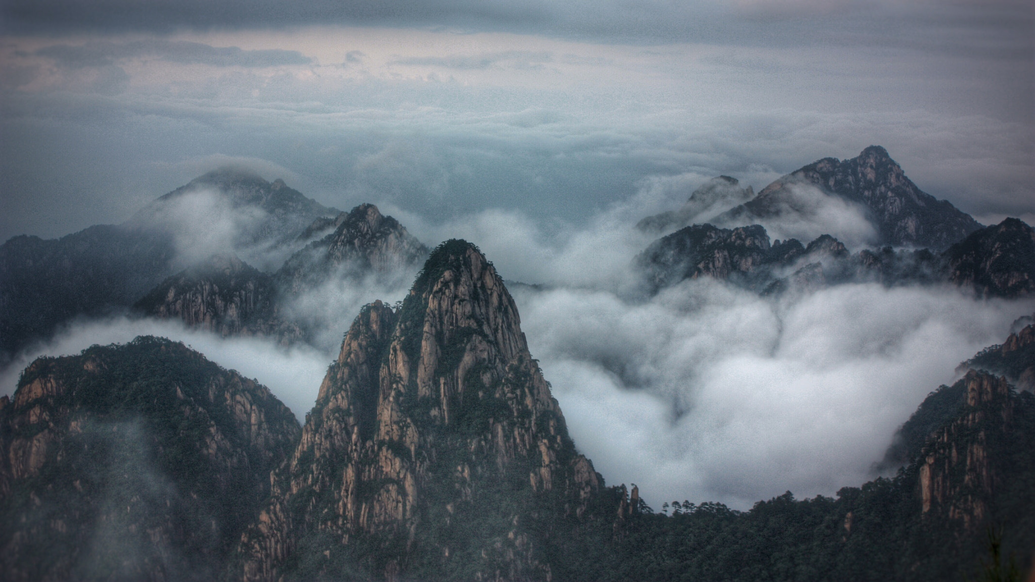 Canon EF-S 18-55mm F3.5-5.6 IS sample photo. The yellow mountains photography