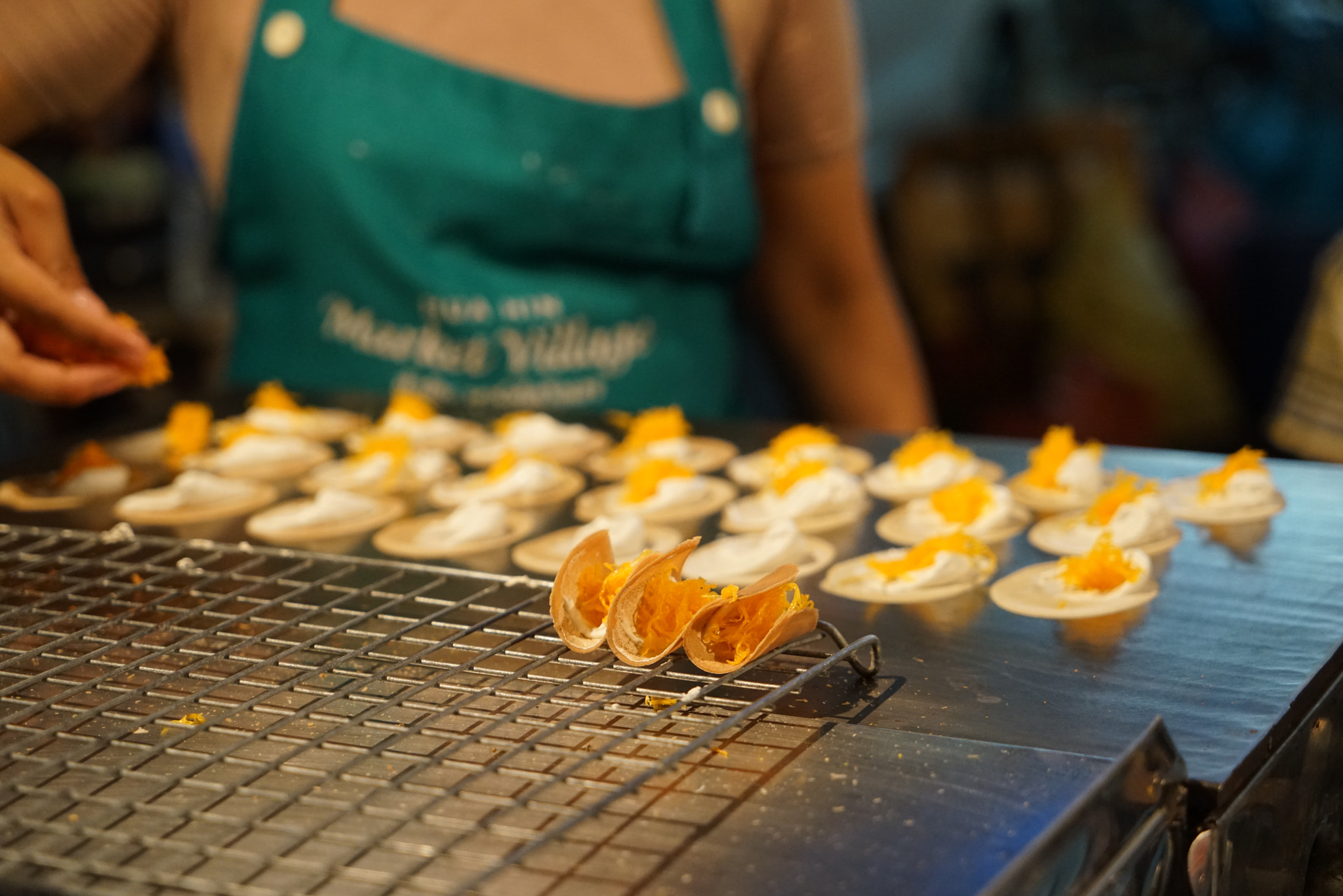 Sony a7R + Sony Vario Tessar T* FE 24-70mm F4 ZA OSS sample photo. Night market hua hin thailand photography