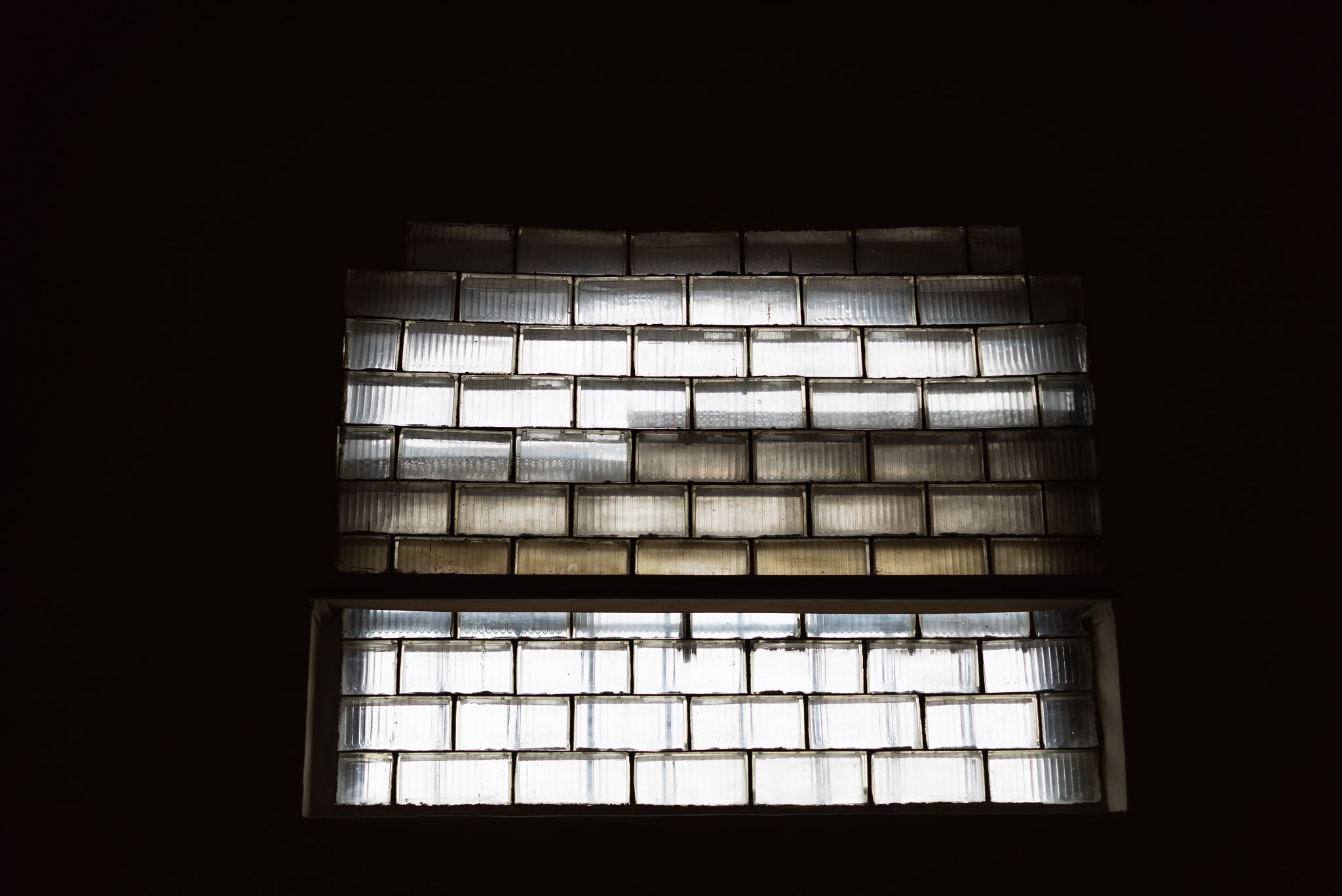 E 50mm F2 sample photo. Window photography