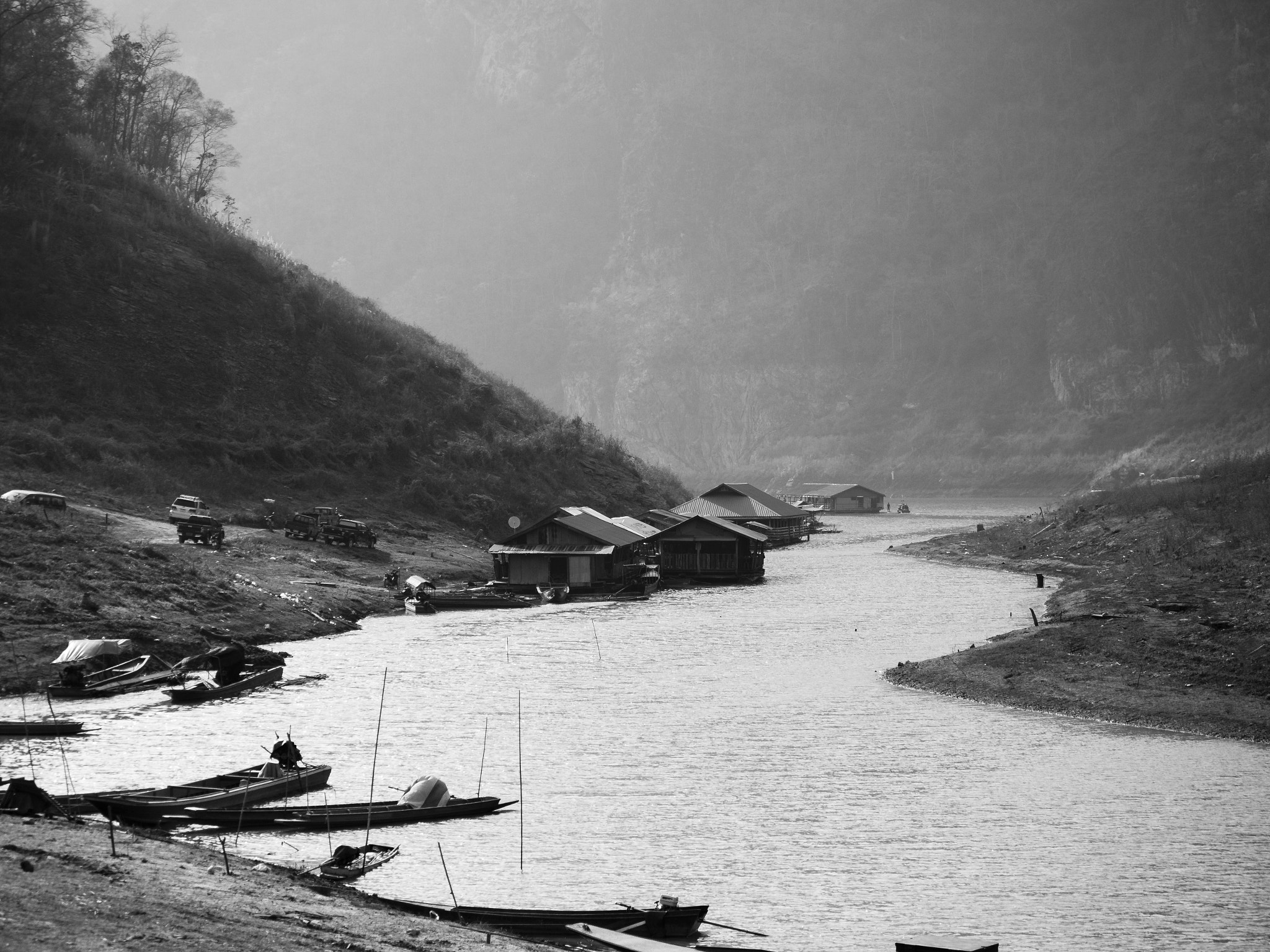 Panasonic Lumix DMC-GX8 sample photo. Houseboat photography