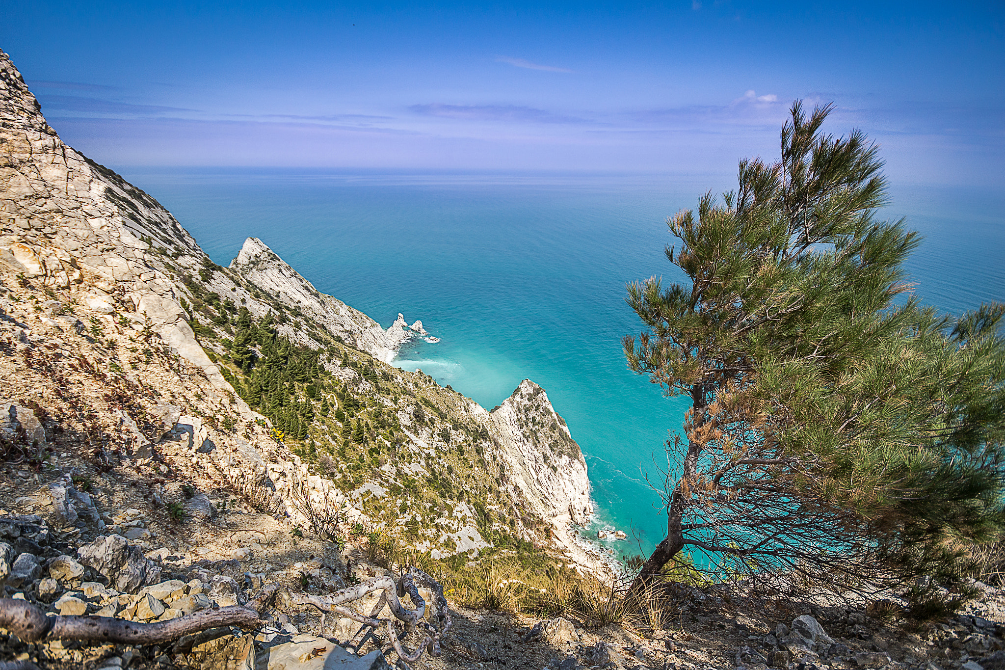 Canon EOS 6D + Sigma 10-20mm F4-5.6 EX DC HSM sample photo. Vertigo photography