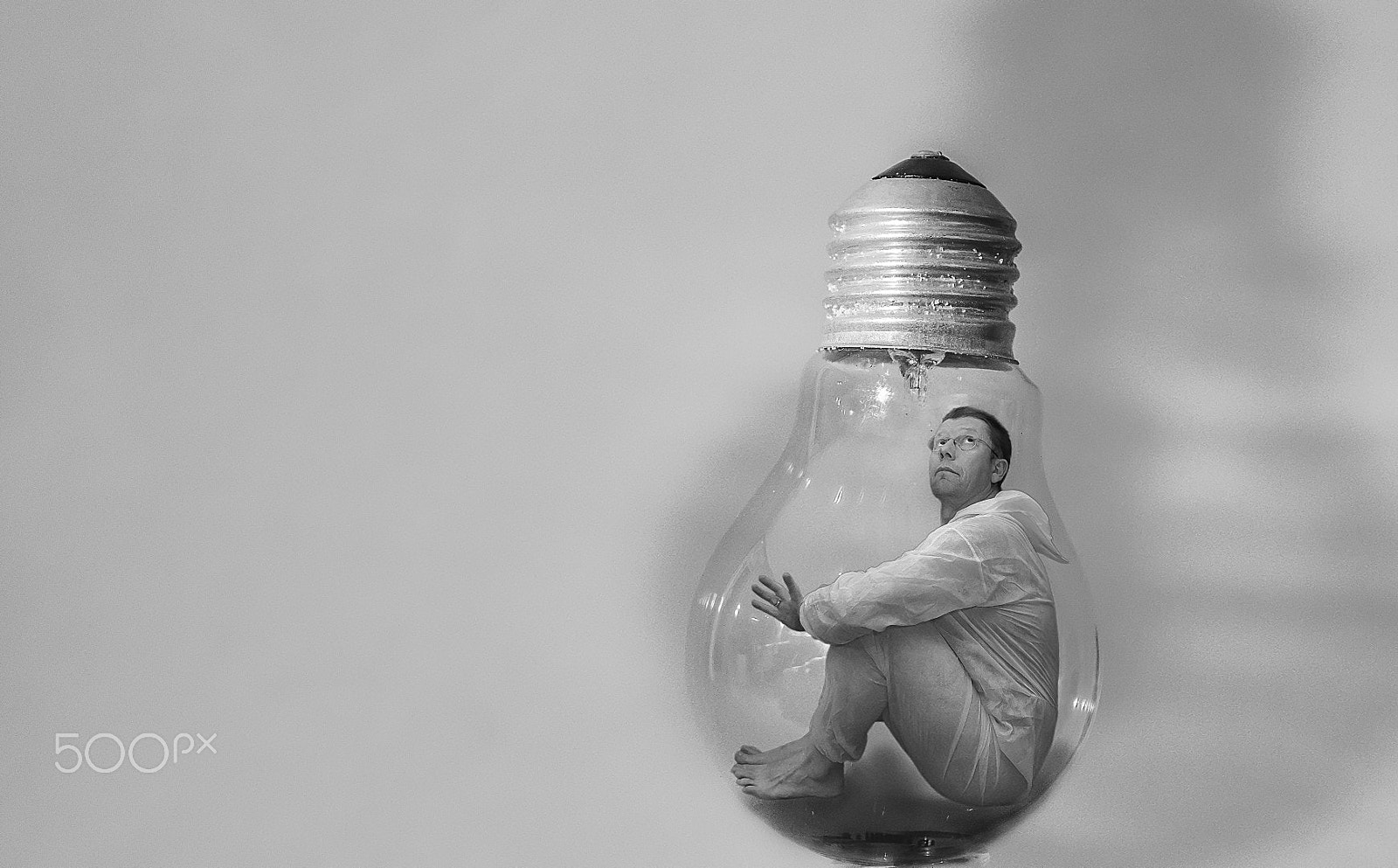 Tamron SP 15-30mm F2.8 Di VC USD sample photo. Light bulb photography