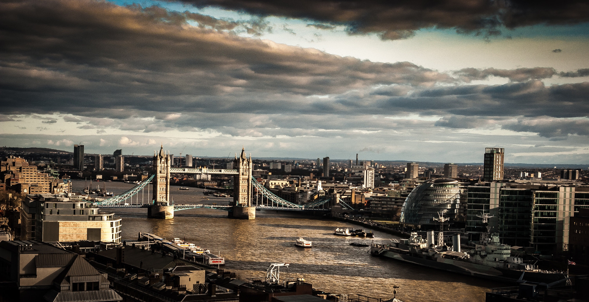 Samsung GX-1S sample photo. Tower bridge from the monument photography