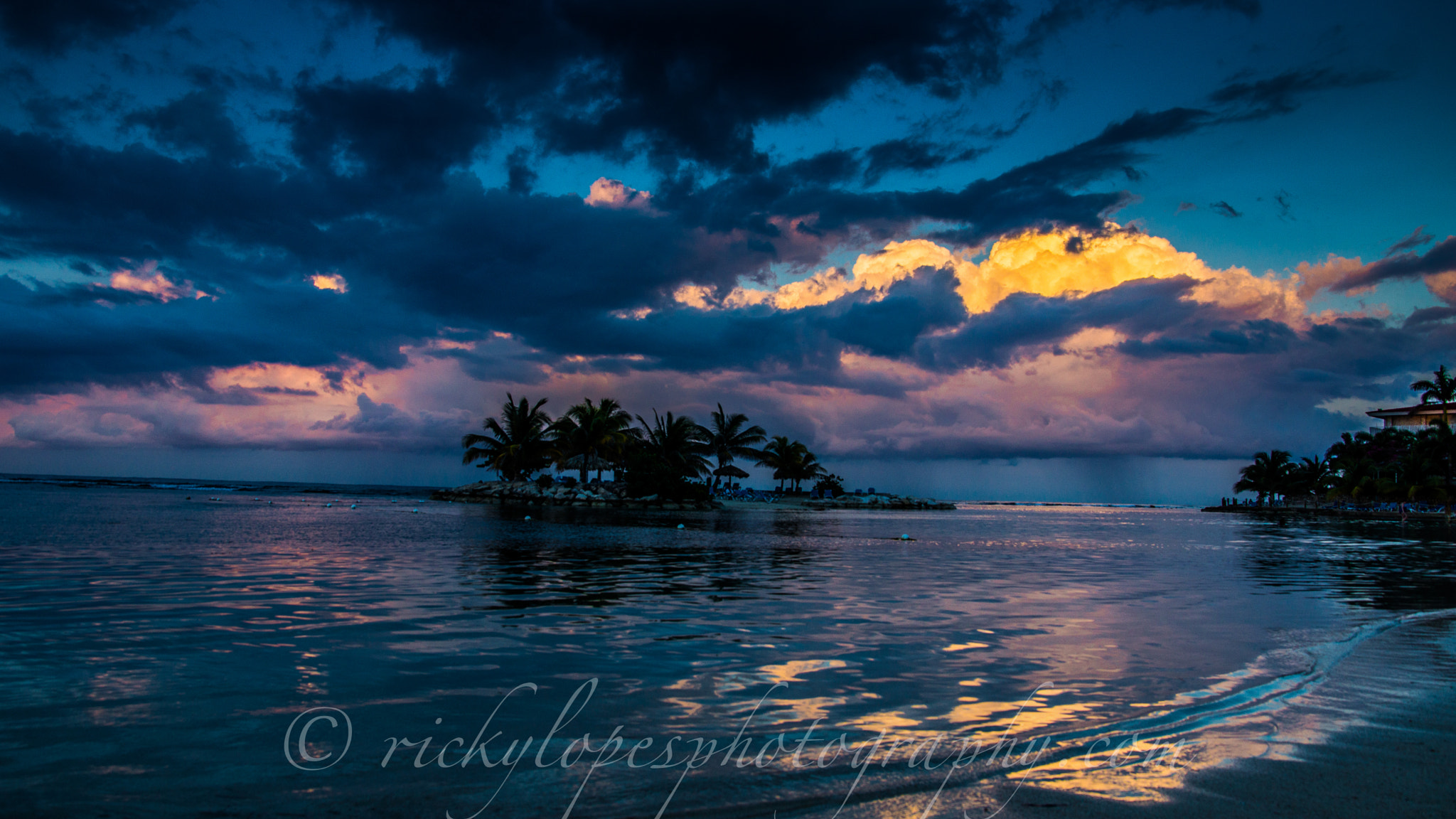 Sony SLT-A65 (SLT-A65V) + Sigma 17-70mm F2.8-4.5 (D) sample photo. Jamaica love photography