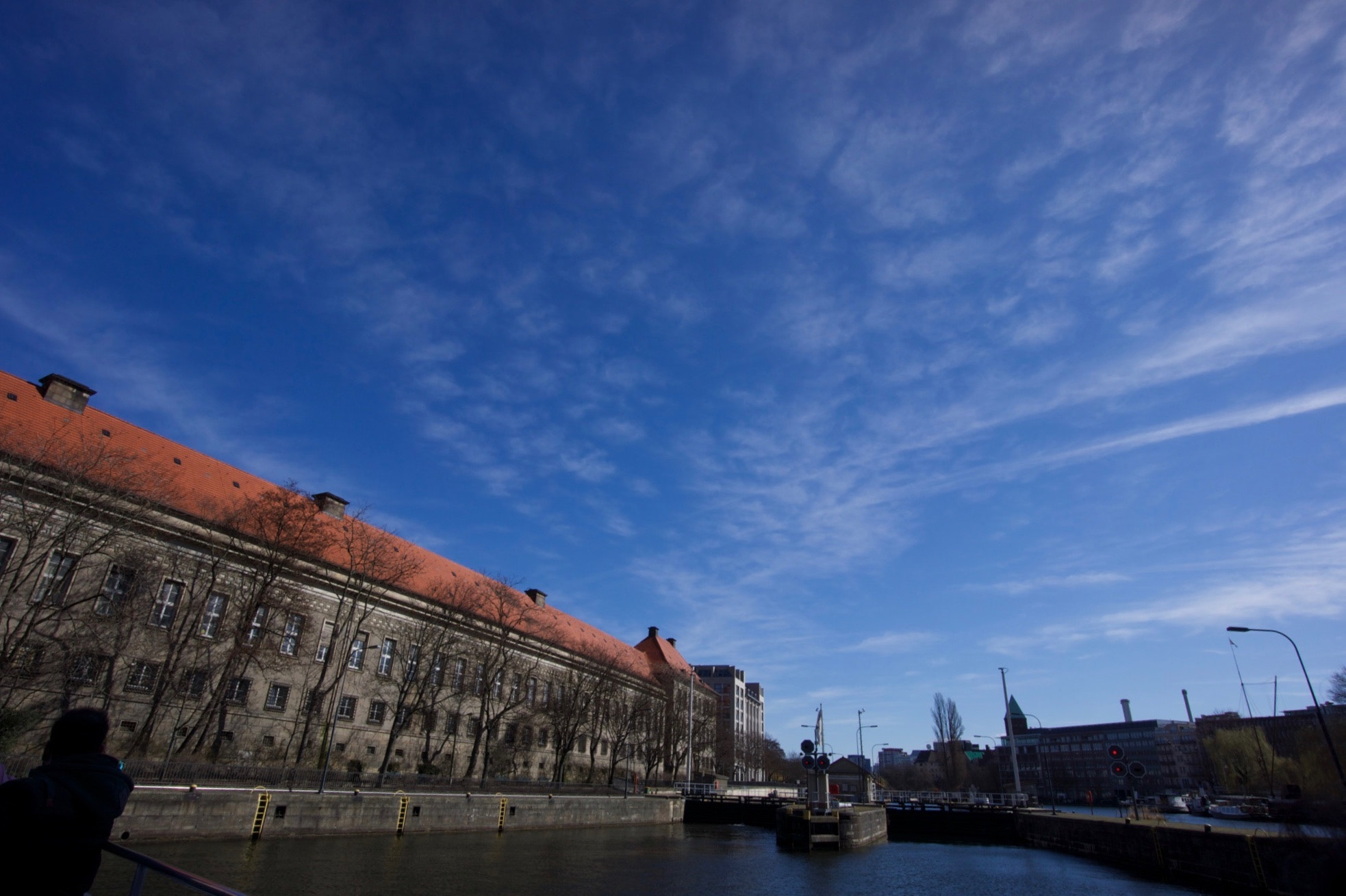 Sony Alpha NEX-7 + Sony E 10-18mm F4 OSS sample photo. Under the blue sky photography