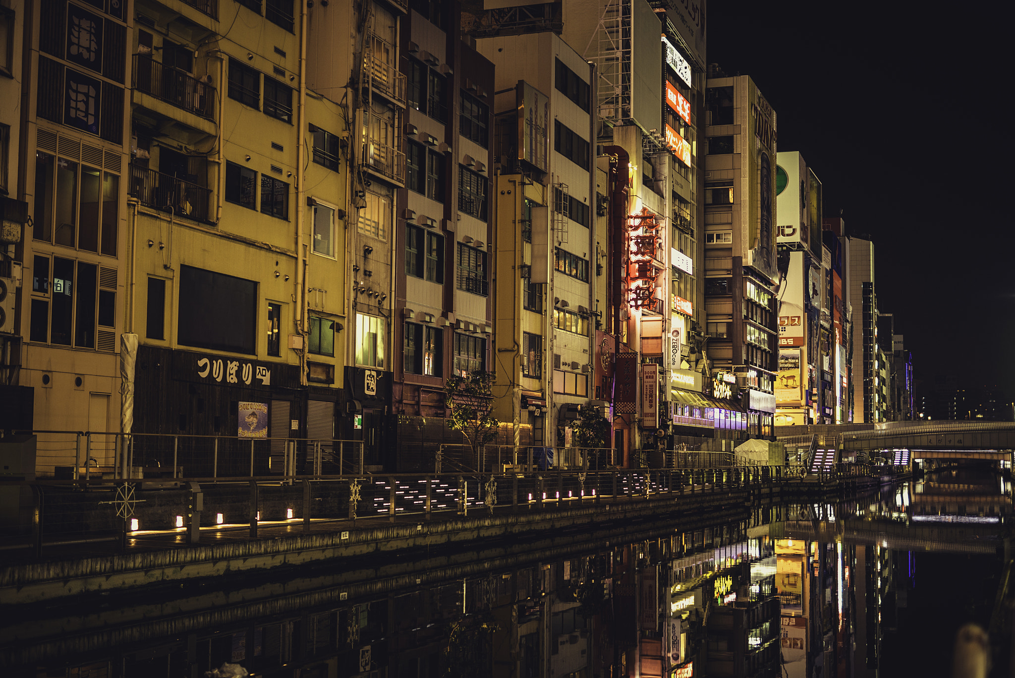 Nikon D600 + Sigma 50mm F1.4 DG HSM Art sample photo. Osaka nights. photography