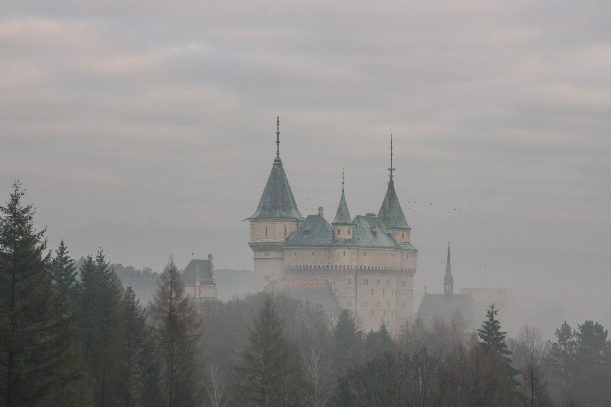 Canon EF 28-105mm F4.0-5.6 USM sample photo. Bojnice castle in the fog / bajmóc vára a ködben photography