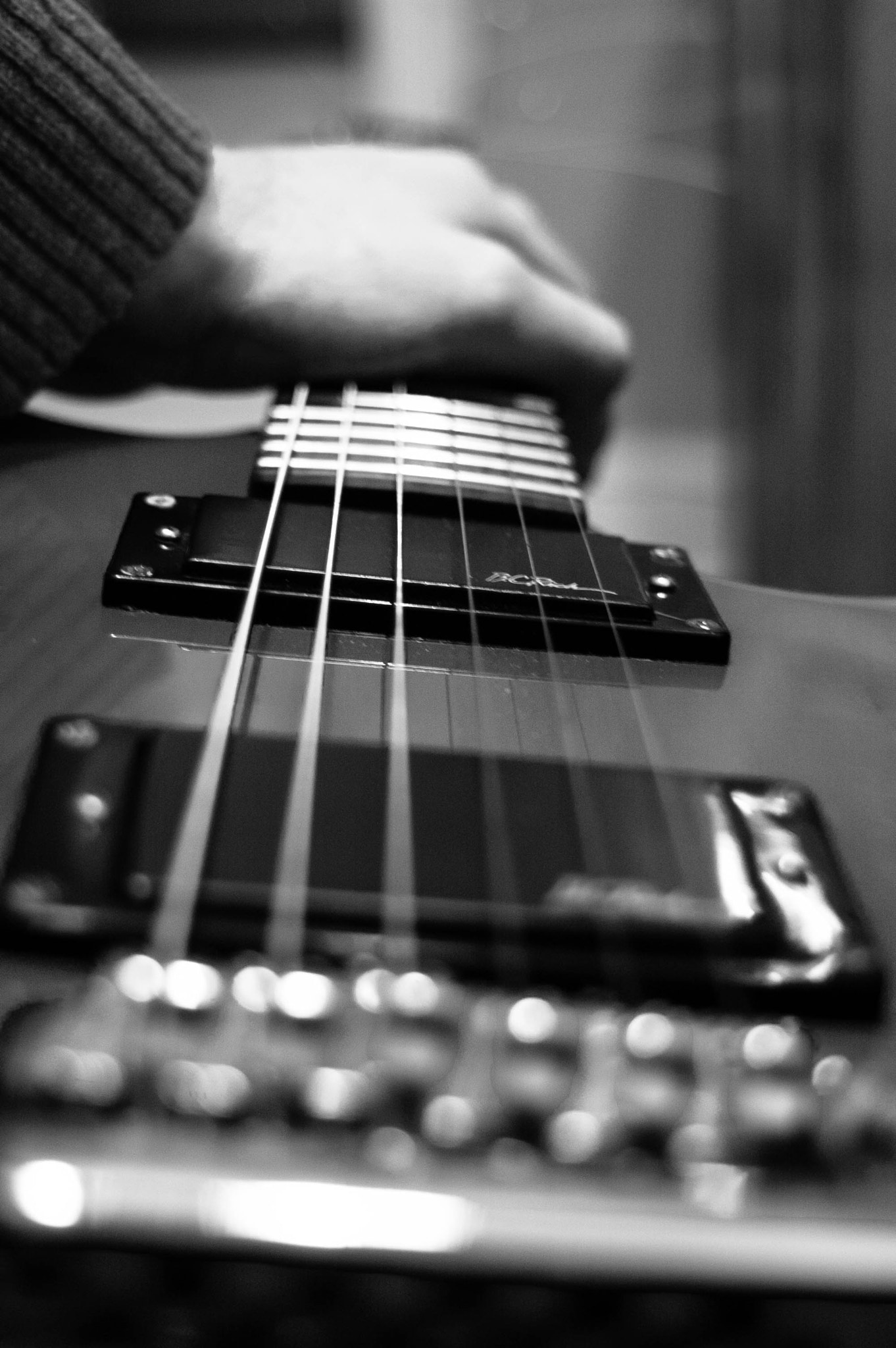 Nikon D70s + AF Zoom-Nikkor 35-70mm f/3.3-4.5 sample photo. My guitar  photography