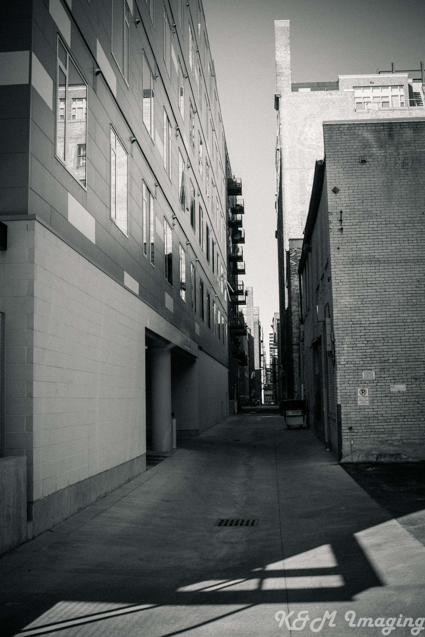 Minolta AF 28-105mm F3.5-4.5 [New] sample photo. The back alley photography