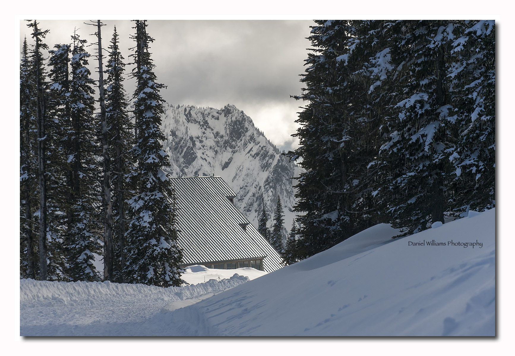 Canon EOS-1D Mark II N sample photo. Mt rainier lodge photography