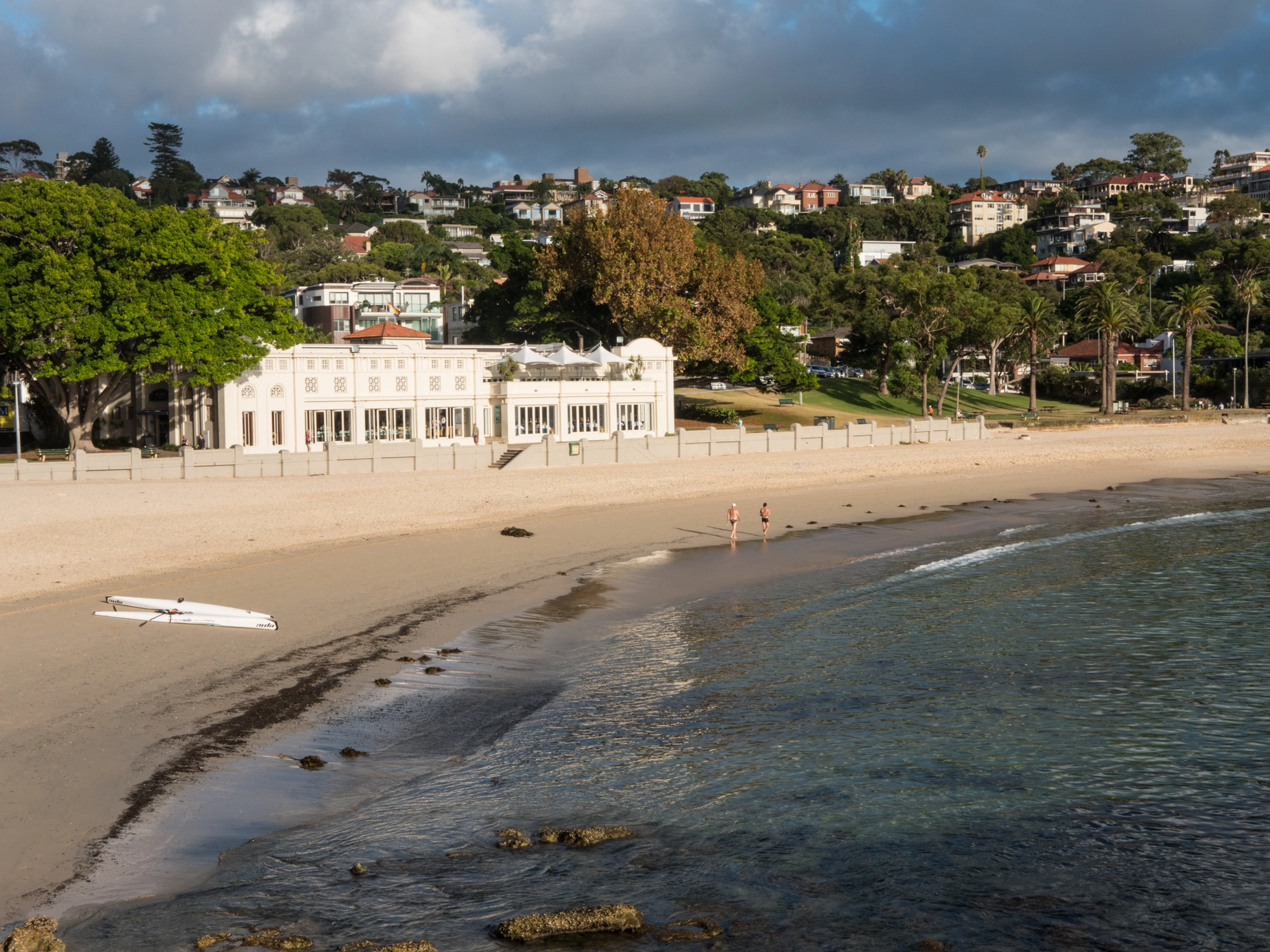 Panasonic Lumix DMC-GX8 + LUMIX G 25/F1.7 sample photo. The early risers at balmoral beach photography