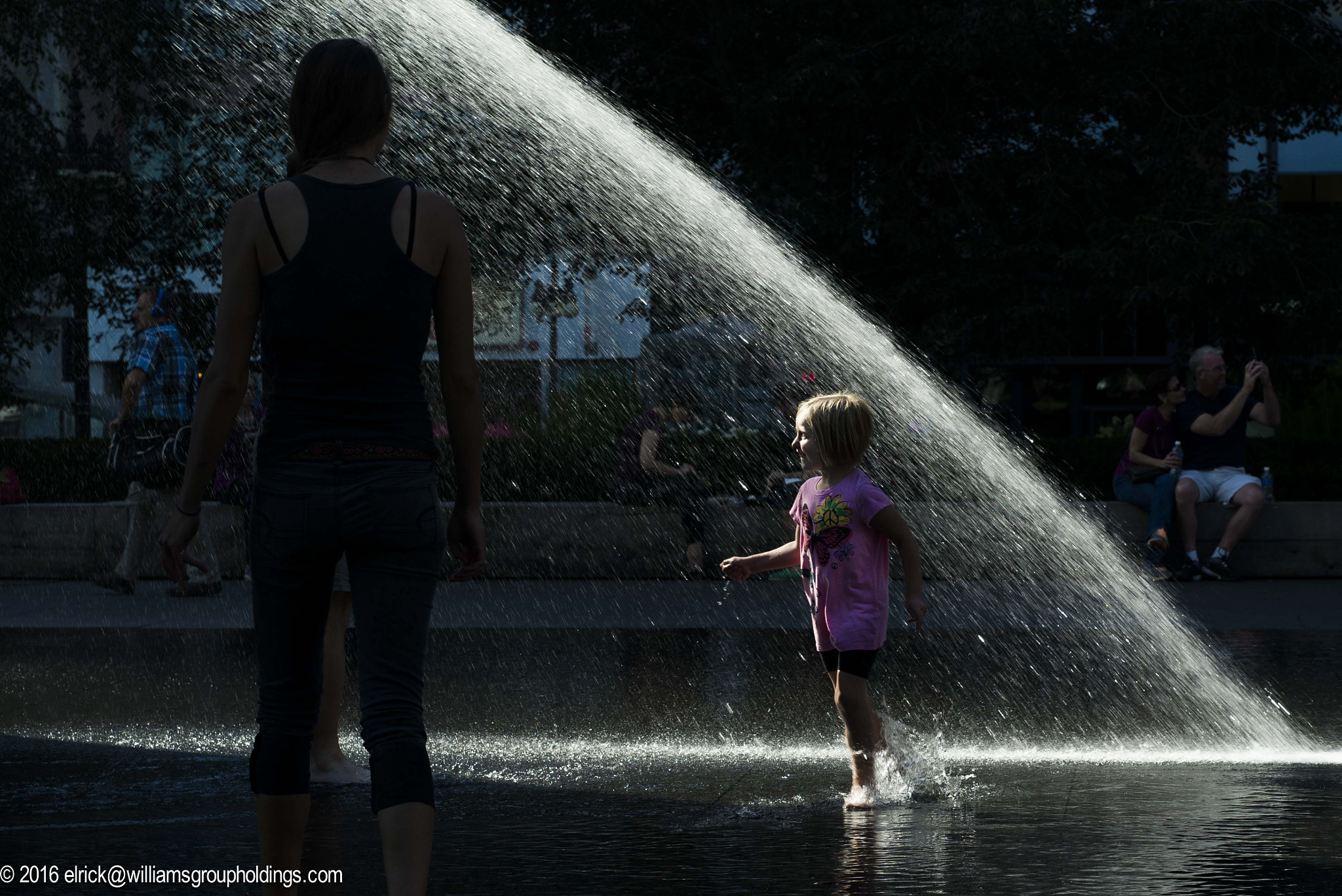 Leica APO-Summicron-M 75mm F2 ASPH sample photo. Splashing in pink photography