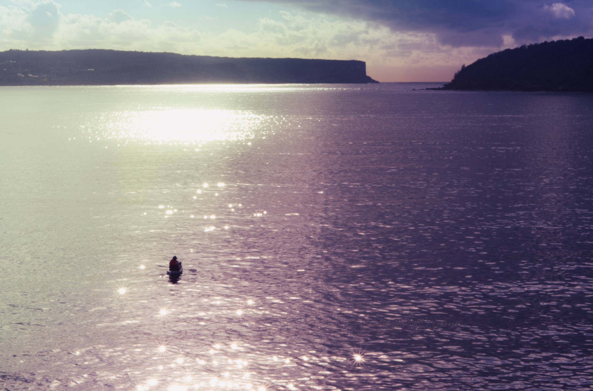 Panasonic Lumix DMC-GX8 + LUMIX G 25/F1.7 sample photo. Lone kayaker on sydney harbour photography