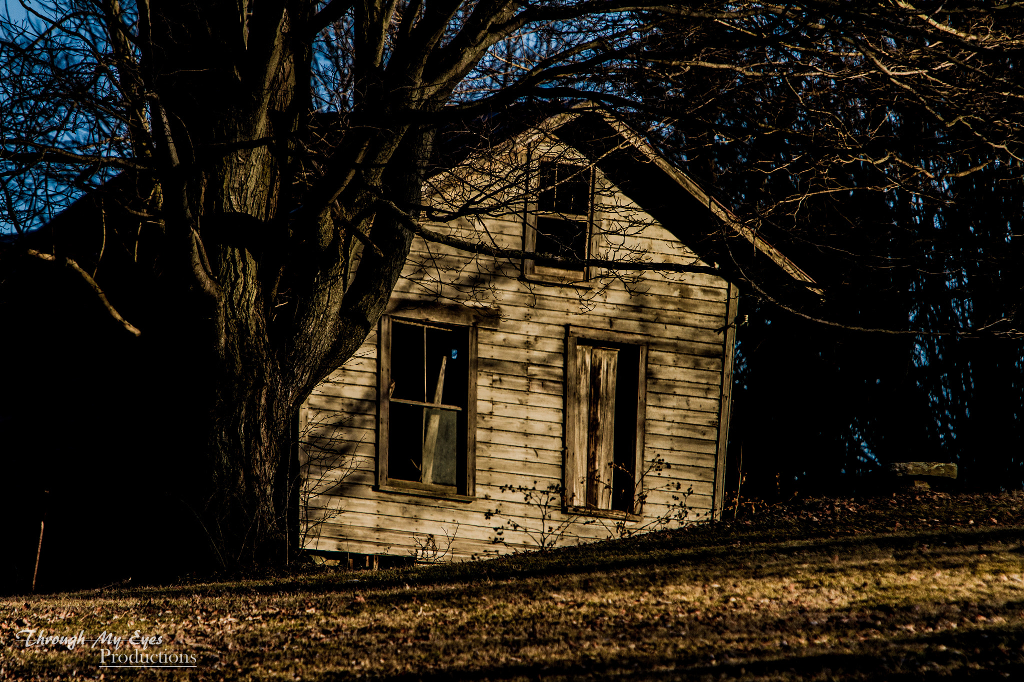 Canon EF 70-200mm F2.8L IS USM sample photo. Listing and abandoned photography
