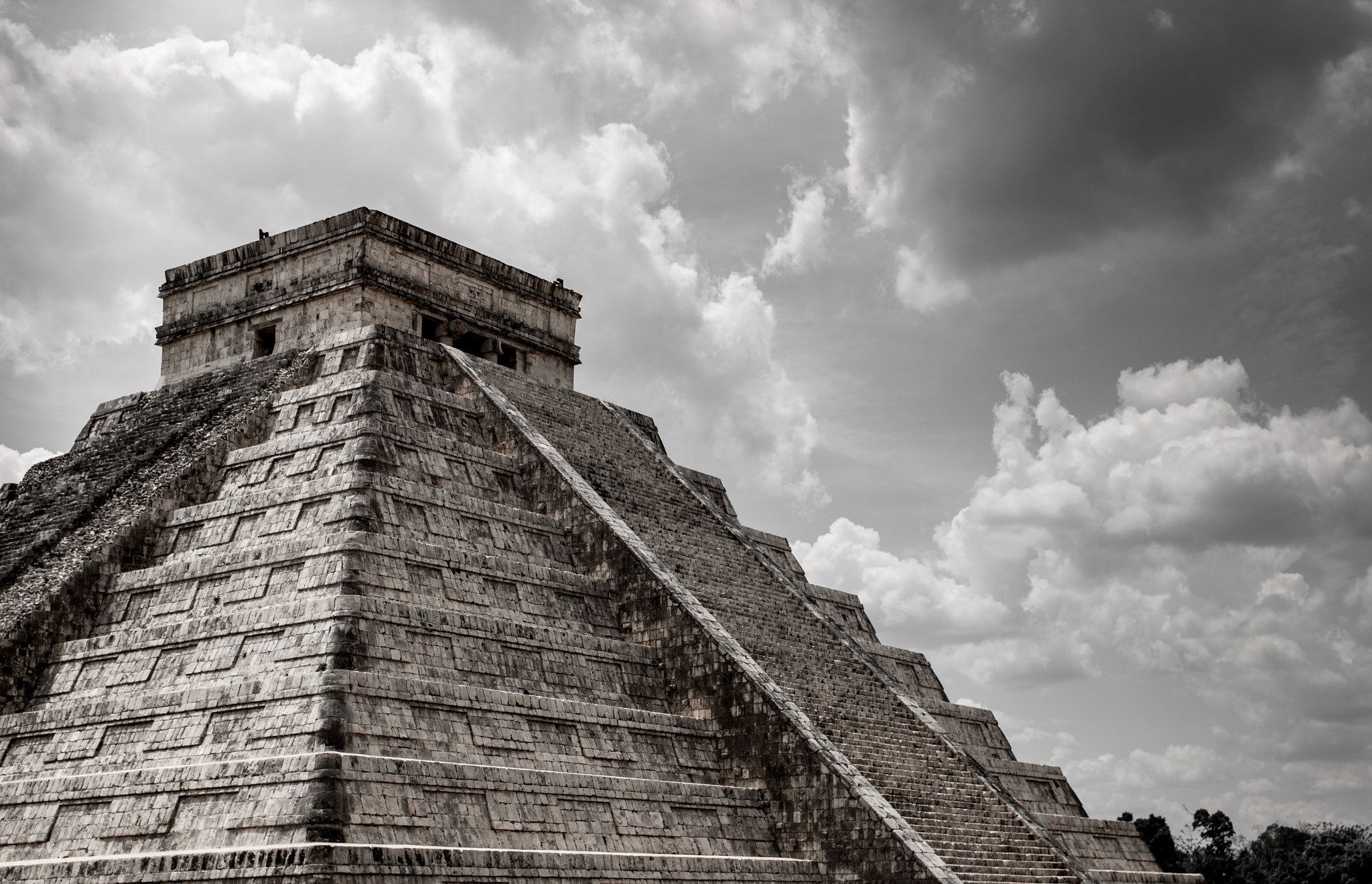 Sigma 17-70mm F2.8-4 DC Macro OS HSM sample photo. Chichen itza in black and white photography