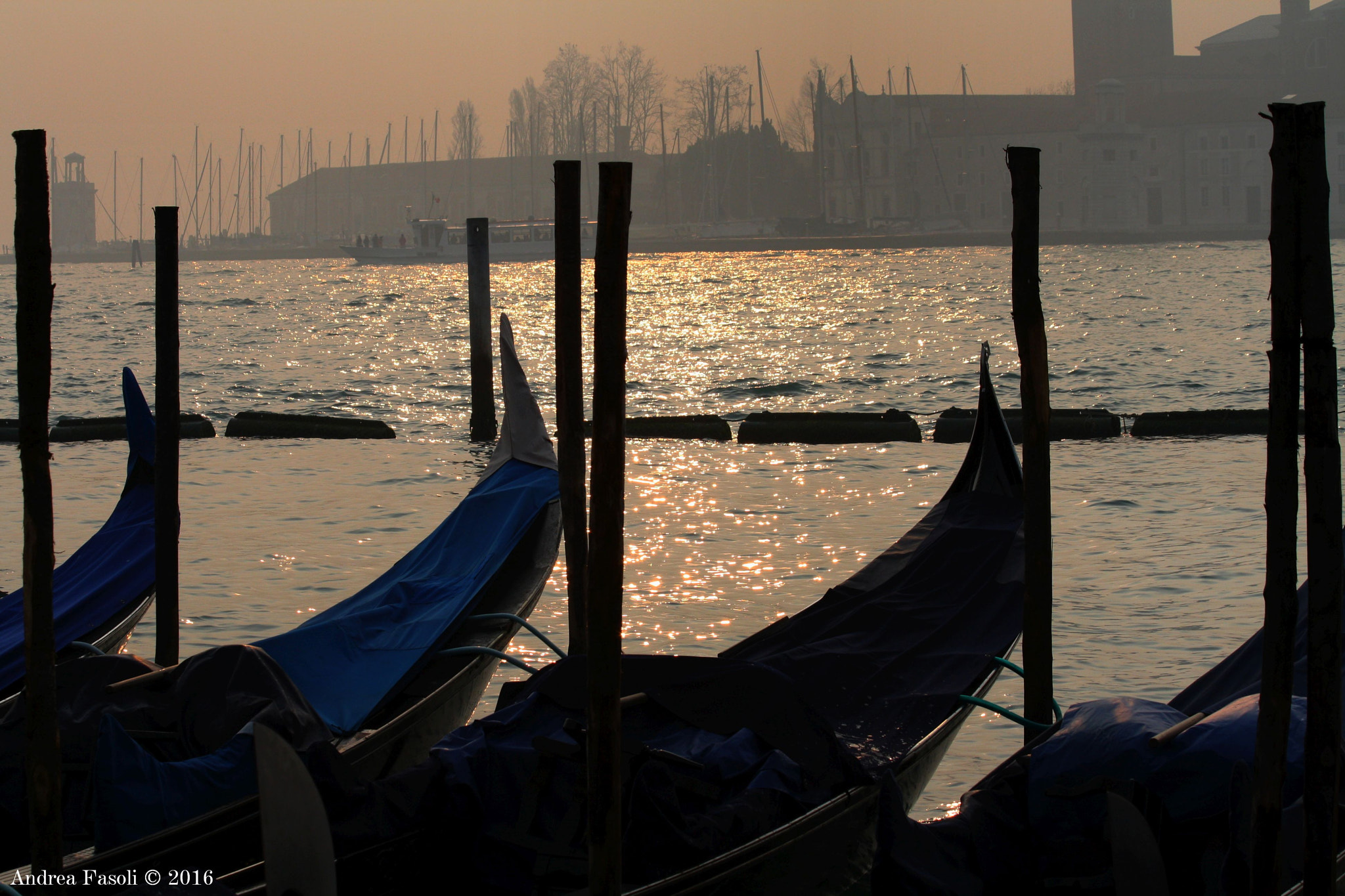 Canon EF 70-300mm F4-5.6 IS USM sample photo. Venice - the laguna's way photography