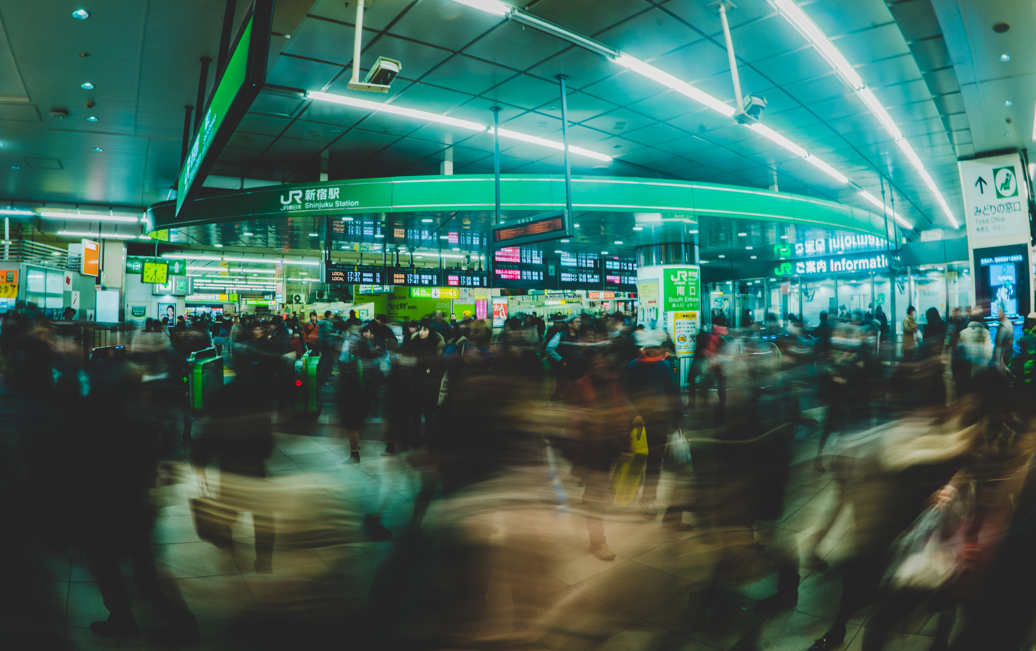 Sony a7R II + Sony FE 28mm F2 sample photo. Shinjuku madness photography