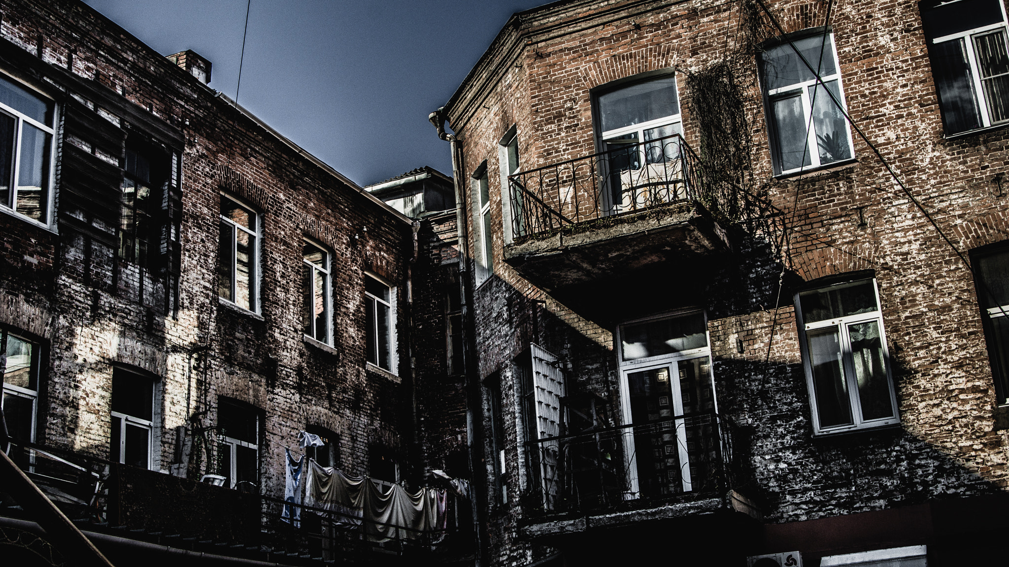 Sony SLT-A77 + Sony 28-75mm F2.8 SAM sample photo. Old city photography