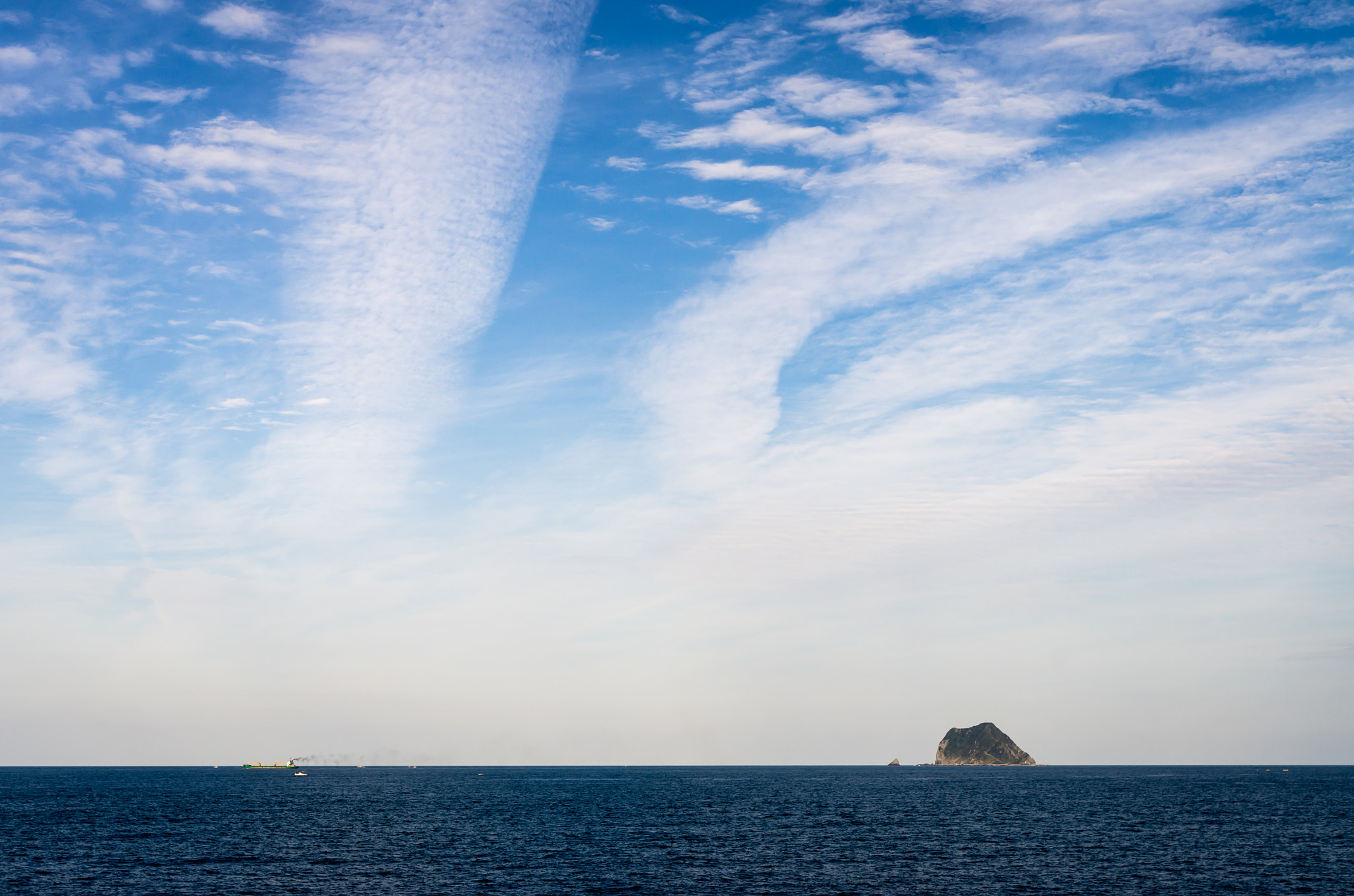 Pentax K-5 + Pentax smc FA 31mm F1.8 AL Limited sample photo. Keelung islet under clouds and blue sky photography