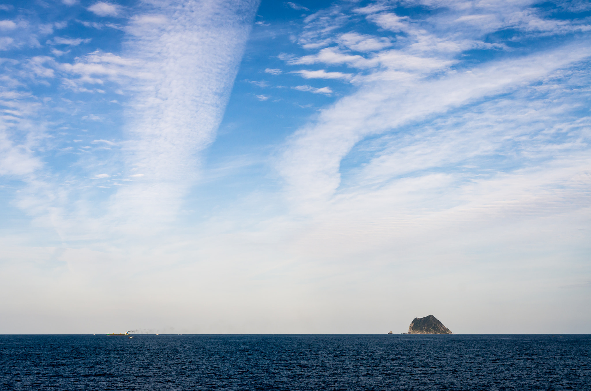 Pentax smc FA 31mm F1.8 AL Limited sample photo. Keelung islet under clouds and blue sky photography