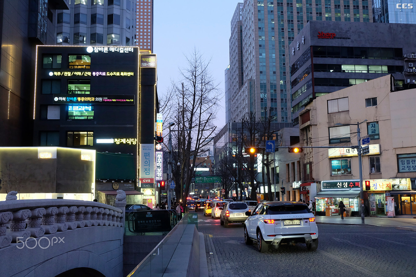 Fujifilm X-A2 + Fujifilm XF 18-55mm F2.8-4 R LM OIS sample photo. Stone street photography