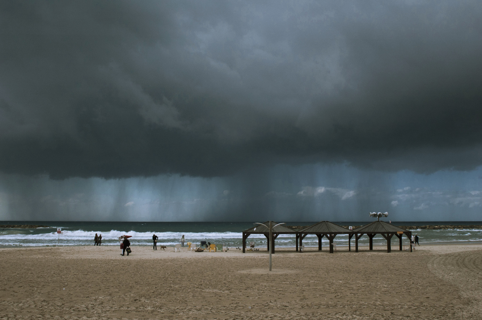 Nikon D70 + Sigma 24-70mm F2.8 EX DG Macro sample photo. Rain goes to tel-aviv photography